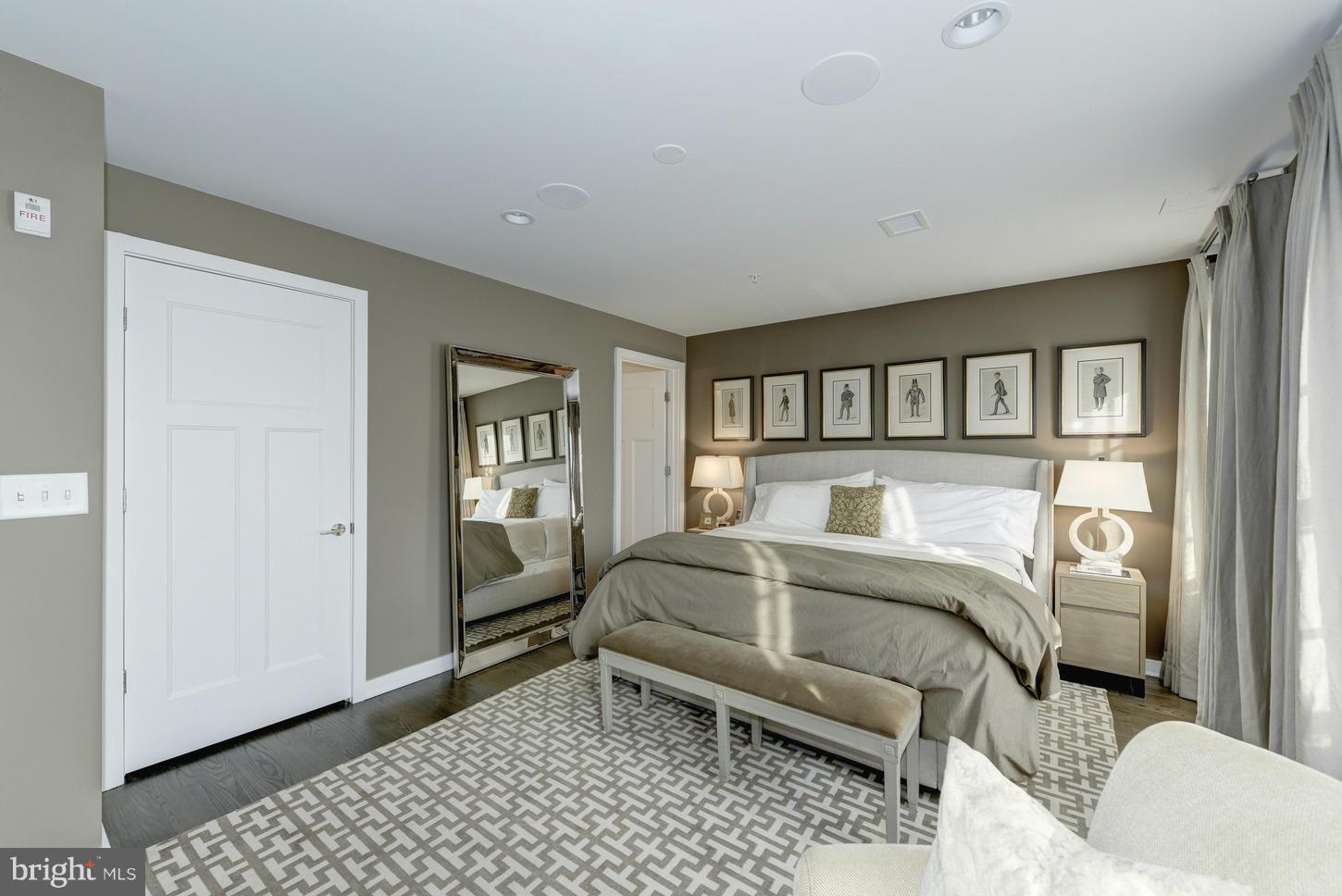 GASLIGHT SQUARE - Residential