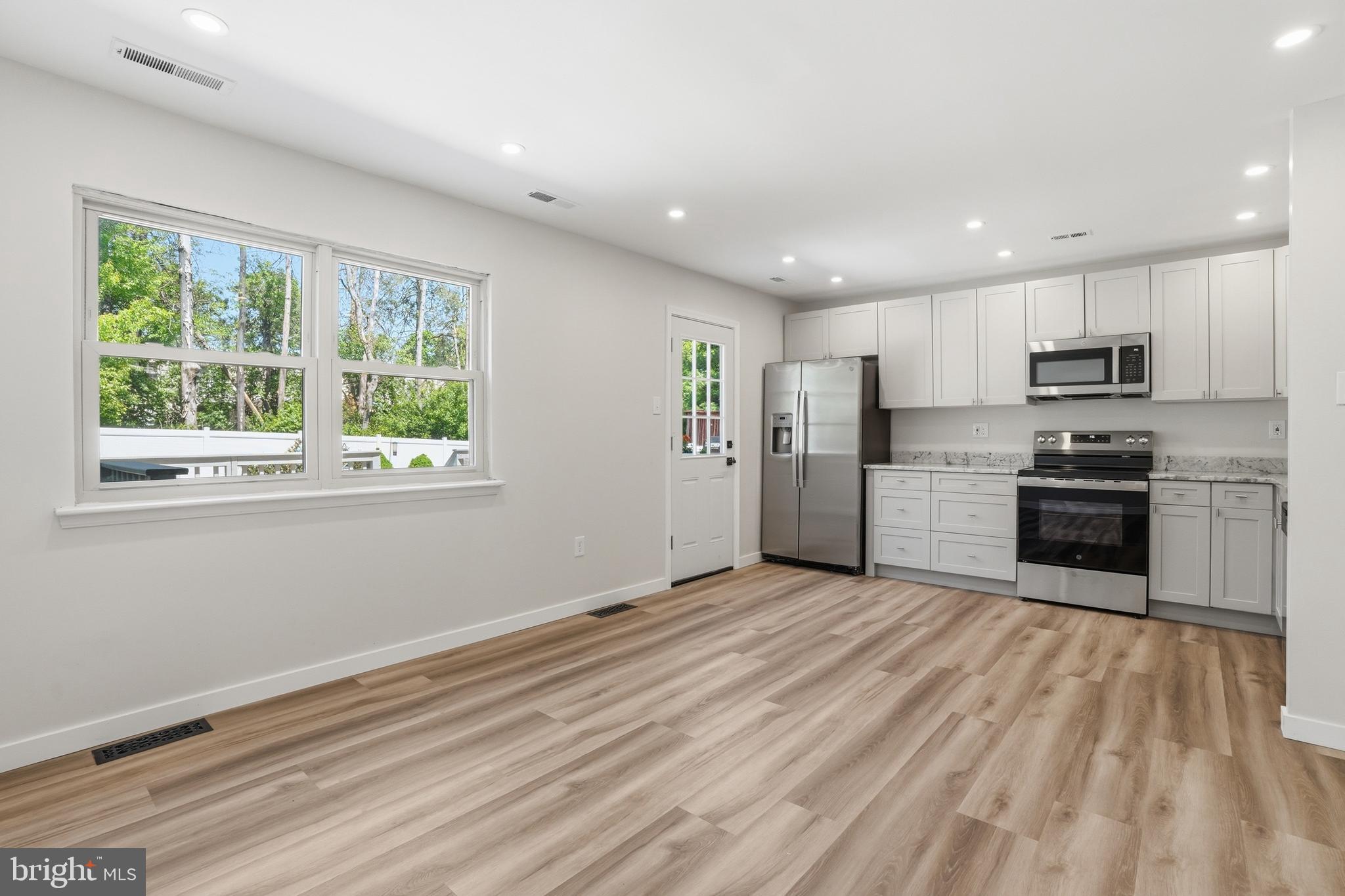 LAFAYETTE HILL - Residential