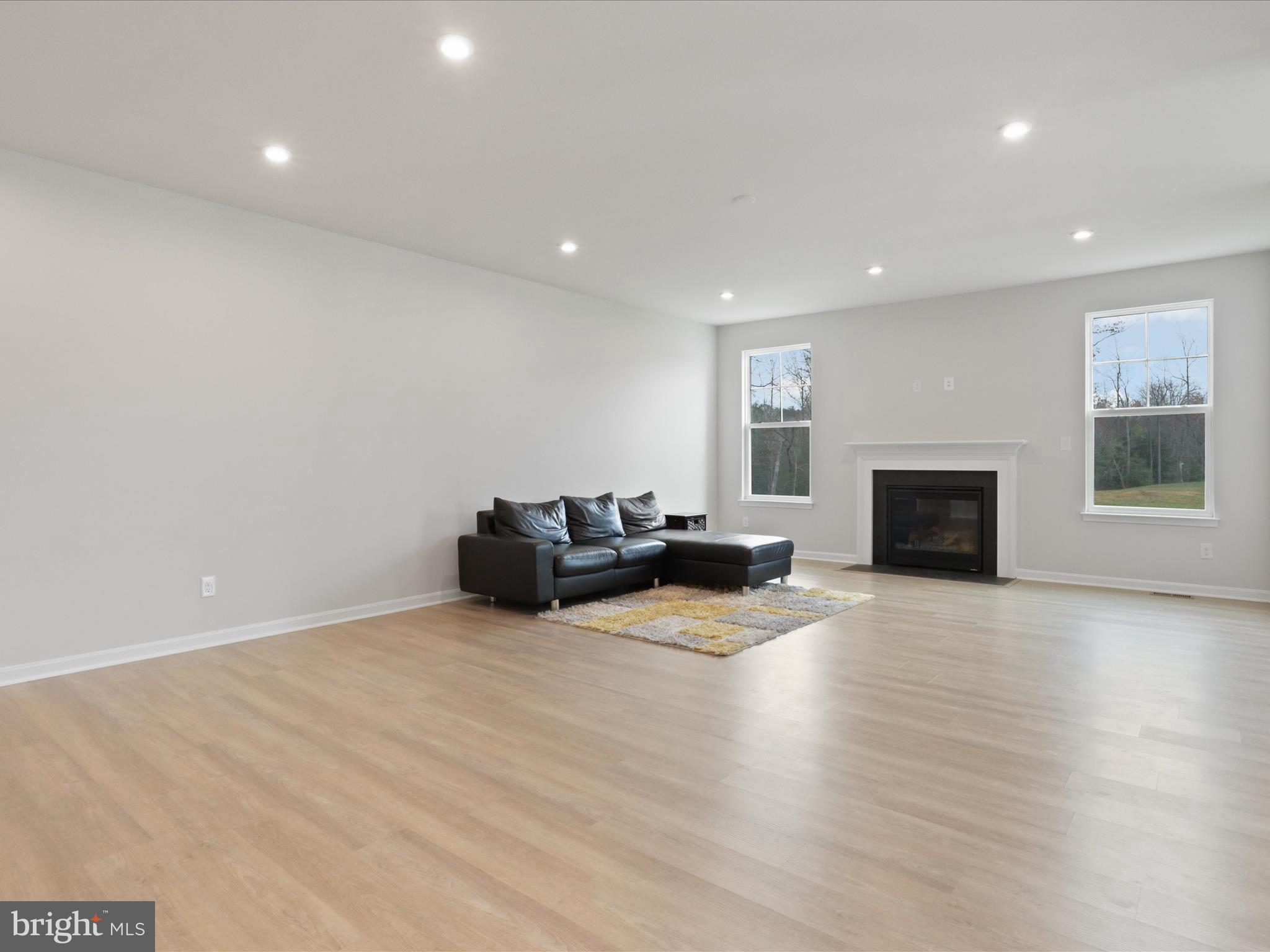 SUMMIT CROSSING ESTATES - Residential