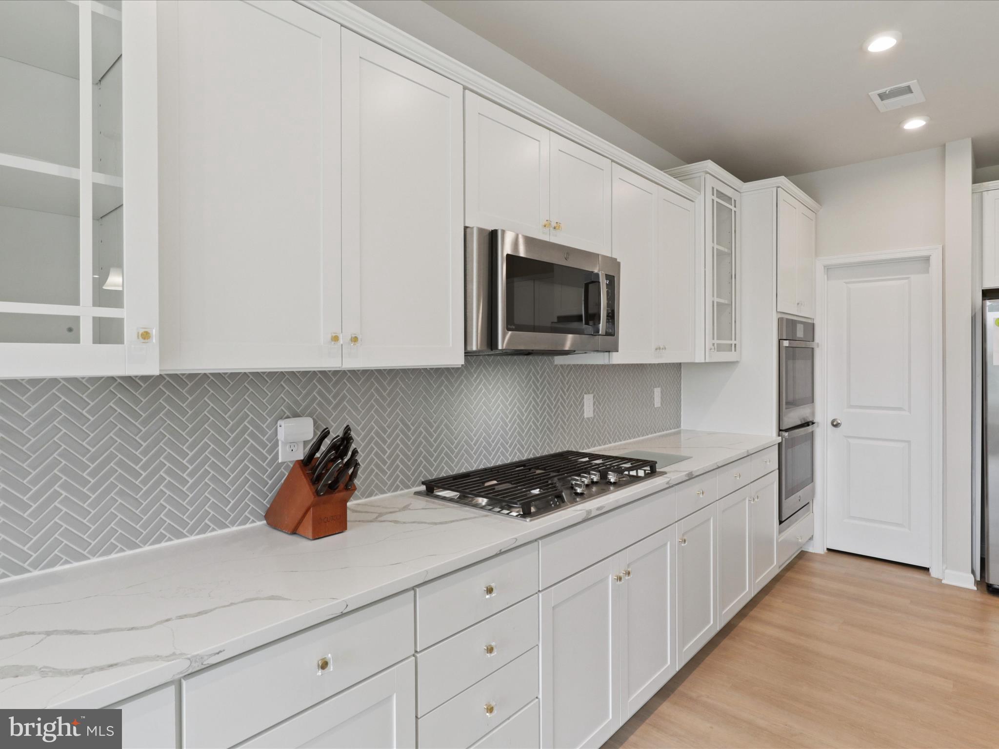 SUMMIT CROSSING ESTATES - Residential