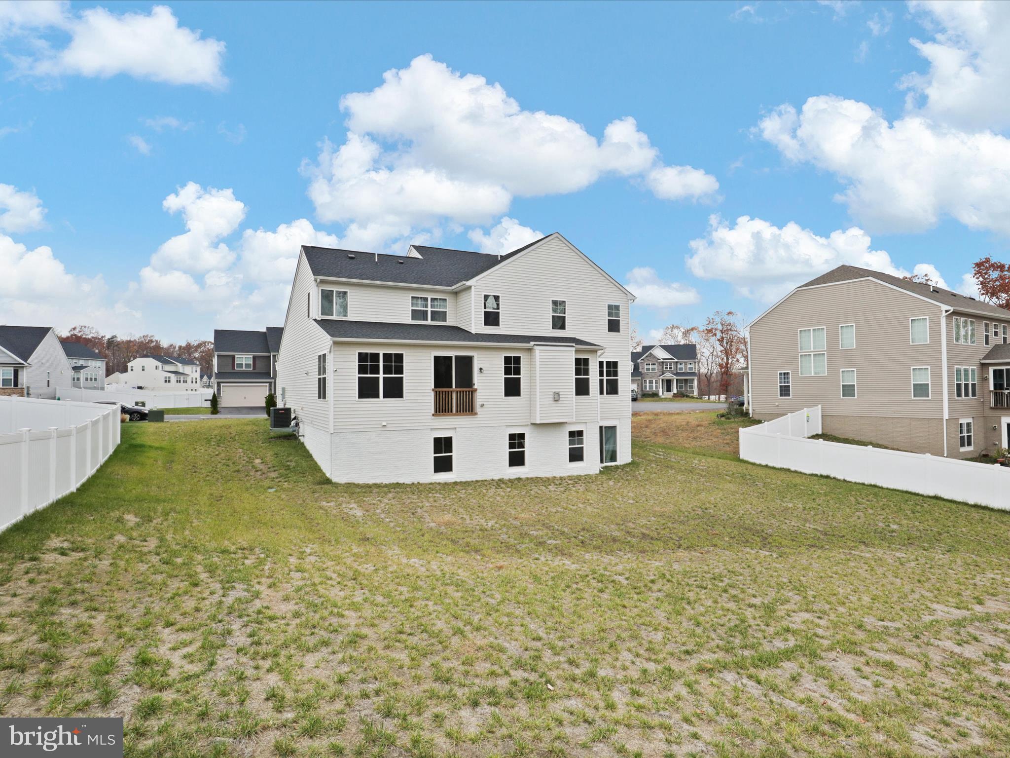 SUMMIT CROSSING ESTATES - Residential