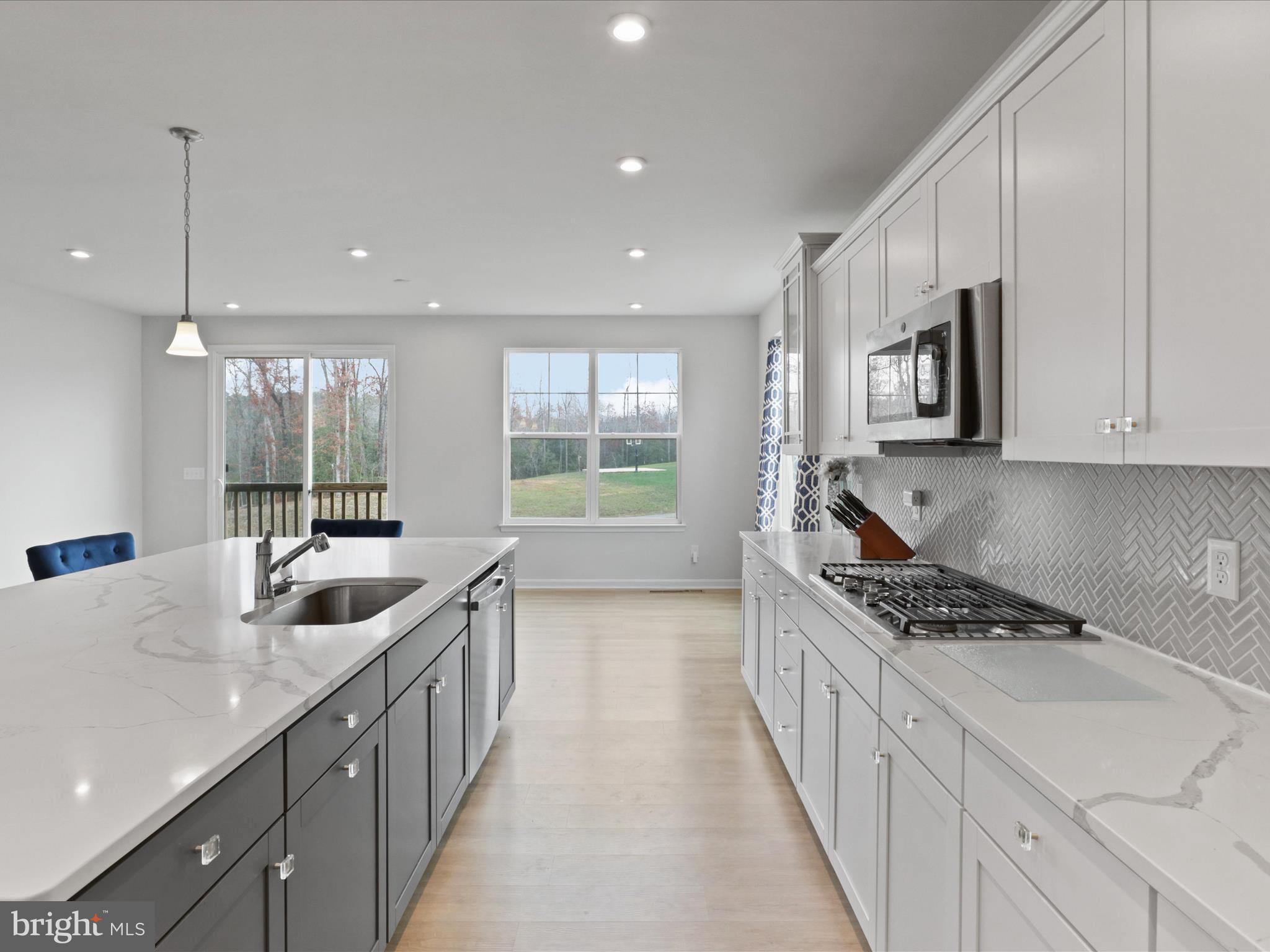 SUMMIT CROSSING ESTATES - Residential