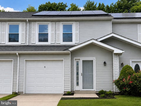 Townhouse For Rent - 5 Society Court<br/> BURLINGTON, NJ 08016