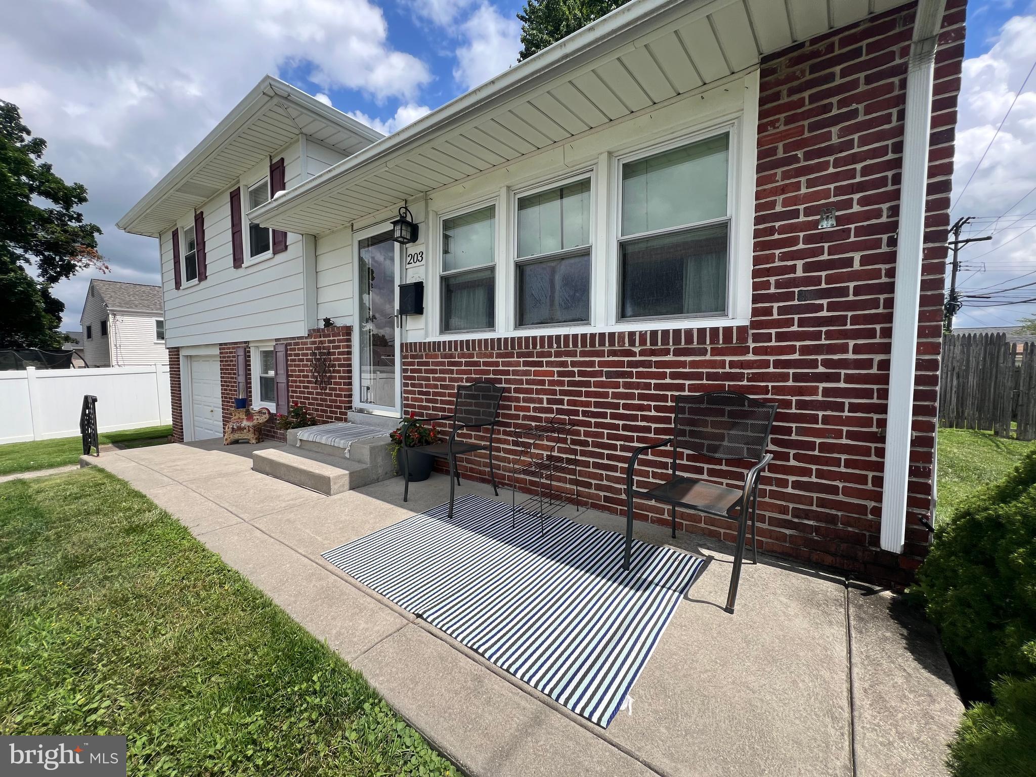 203 CARLTON DRIVE
