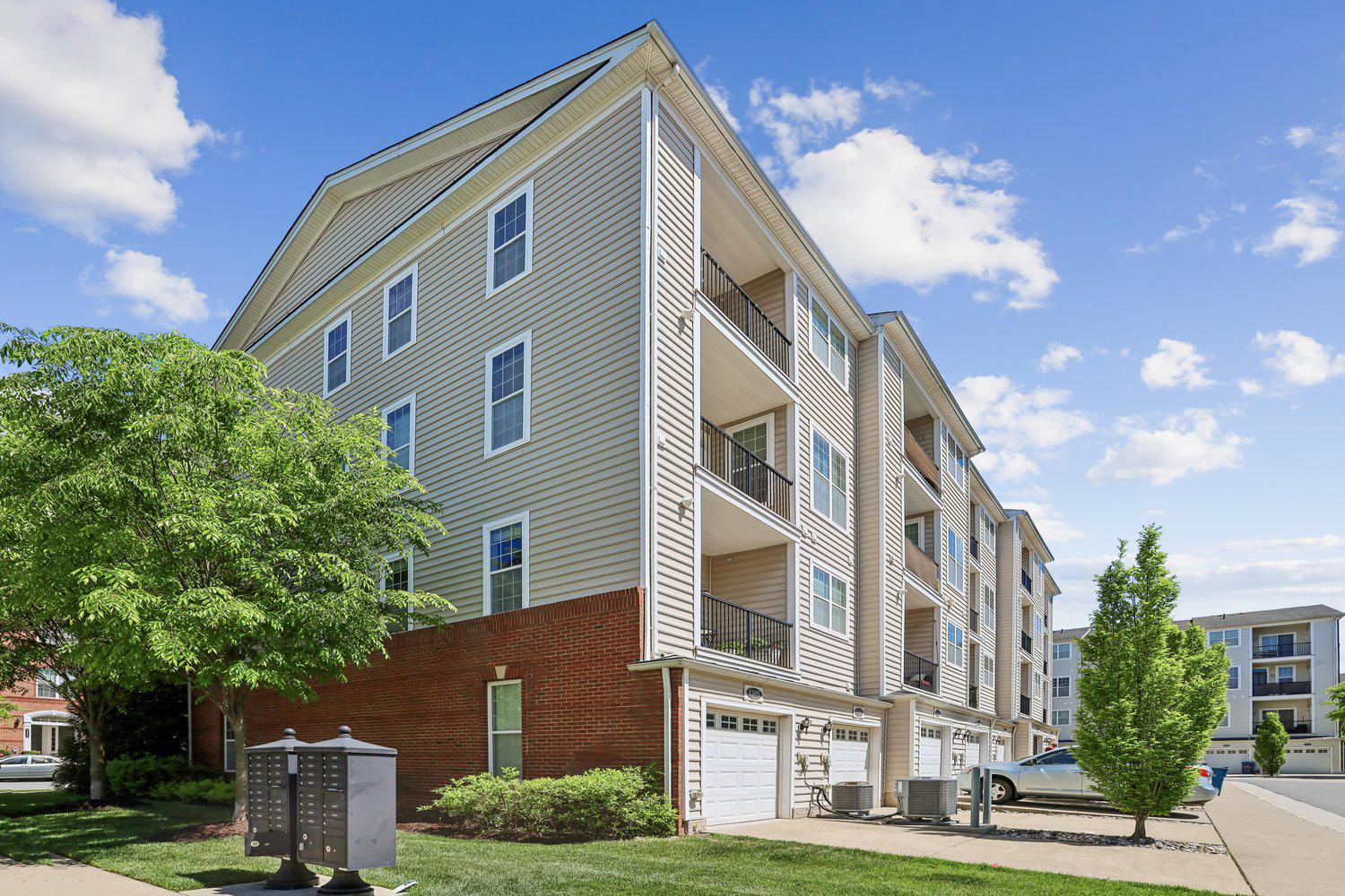 THE BUCKINGHAM AT LOUDOUN VALLEY - Residential