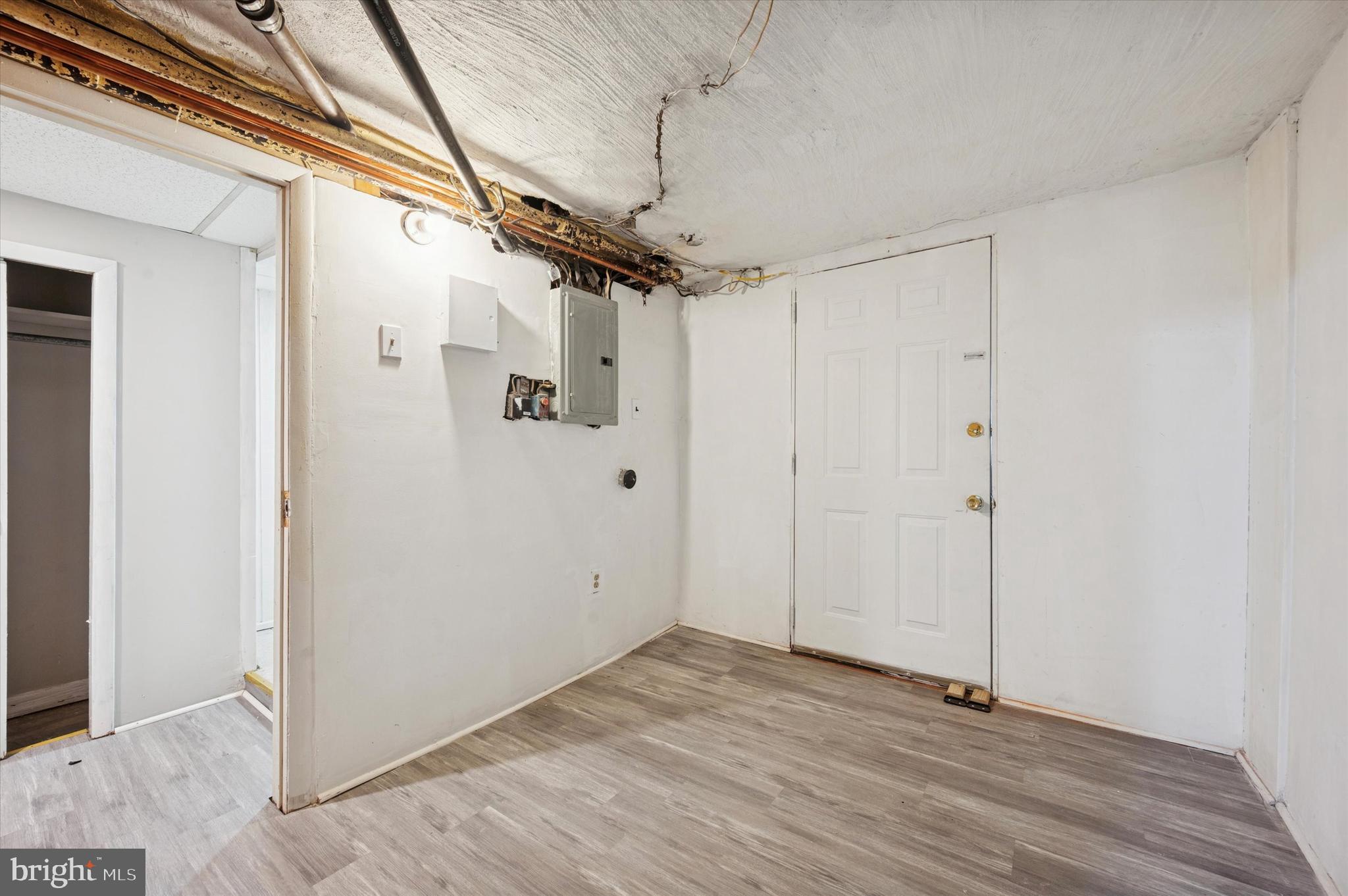 ELMWOOD PARK - Residential Lease