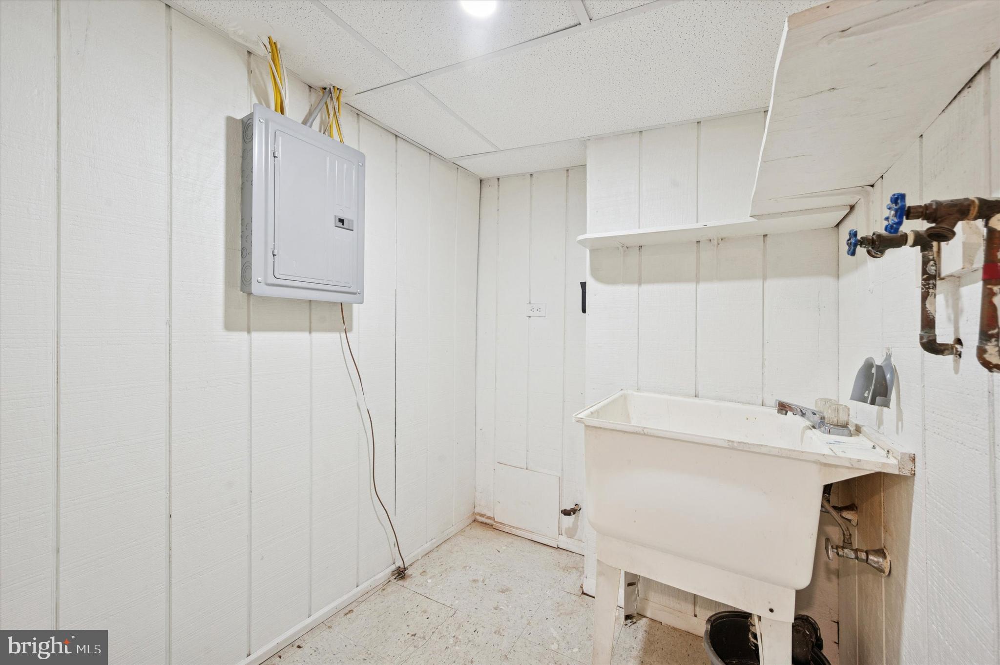 ELMWOOD PARK - Residential Lease