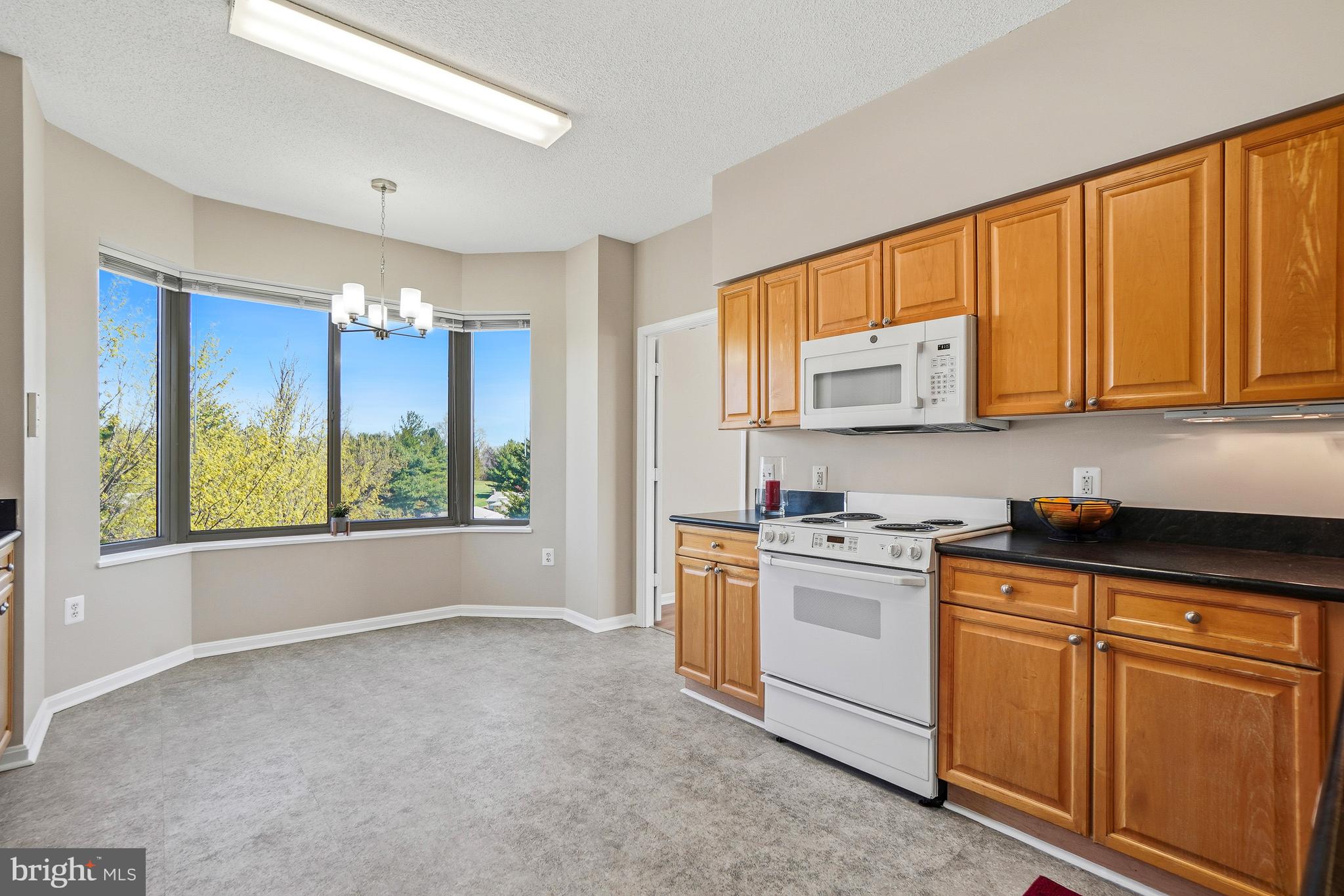 VANTAGE POINT WEST AT LW - Residential