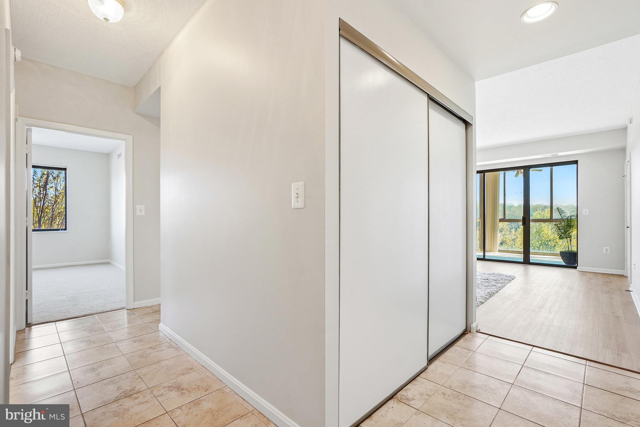 VANTAGE POINT WEST AT LW - Residential