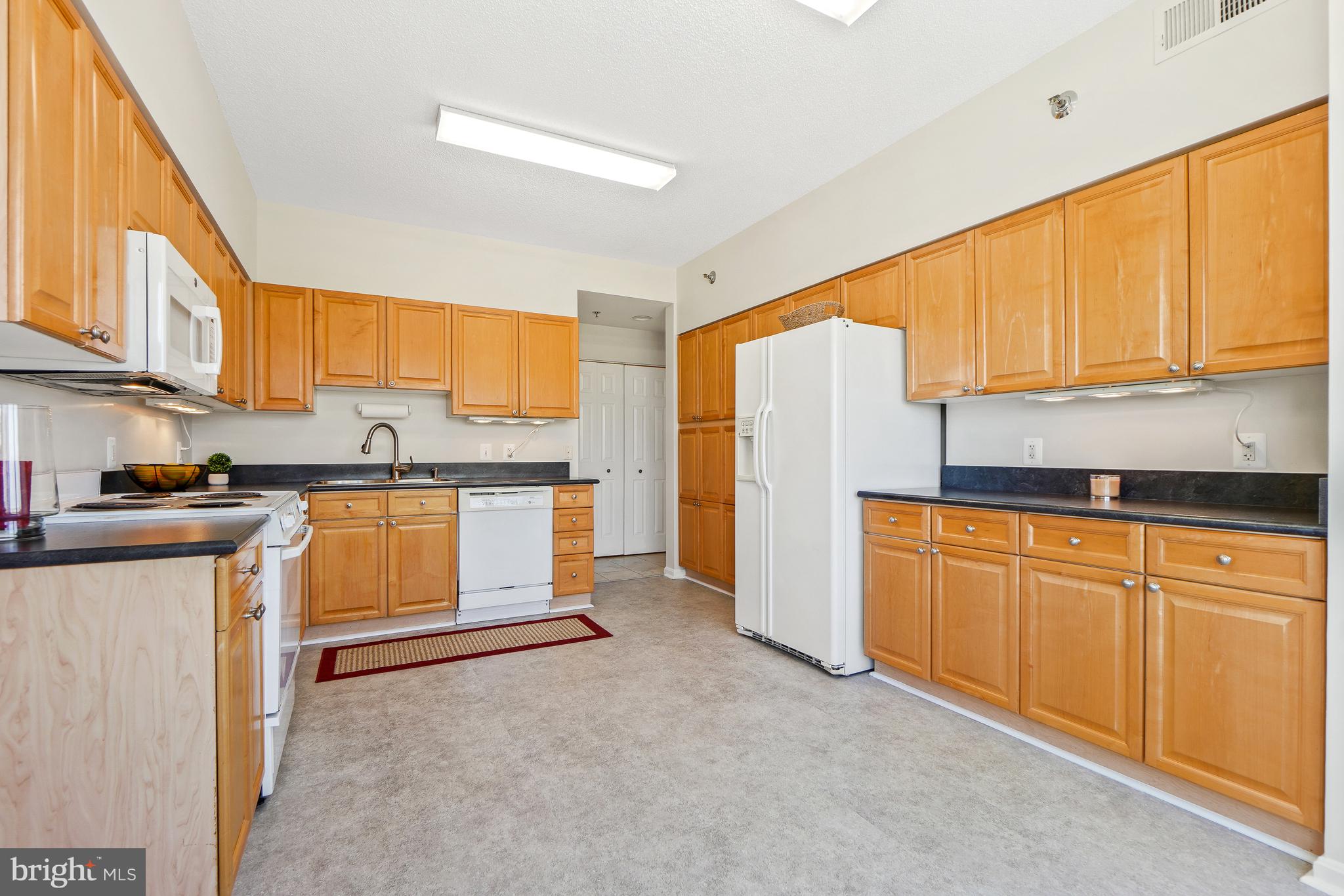 VANTAGE POINT WEST AT LW - Residential