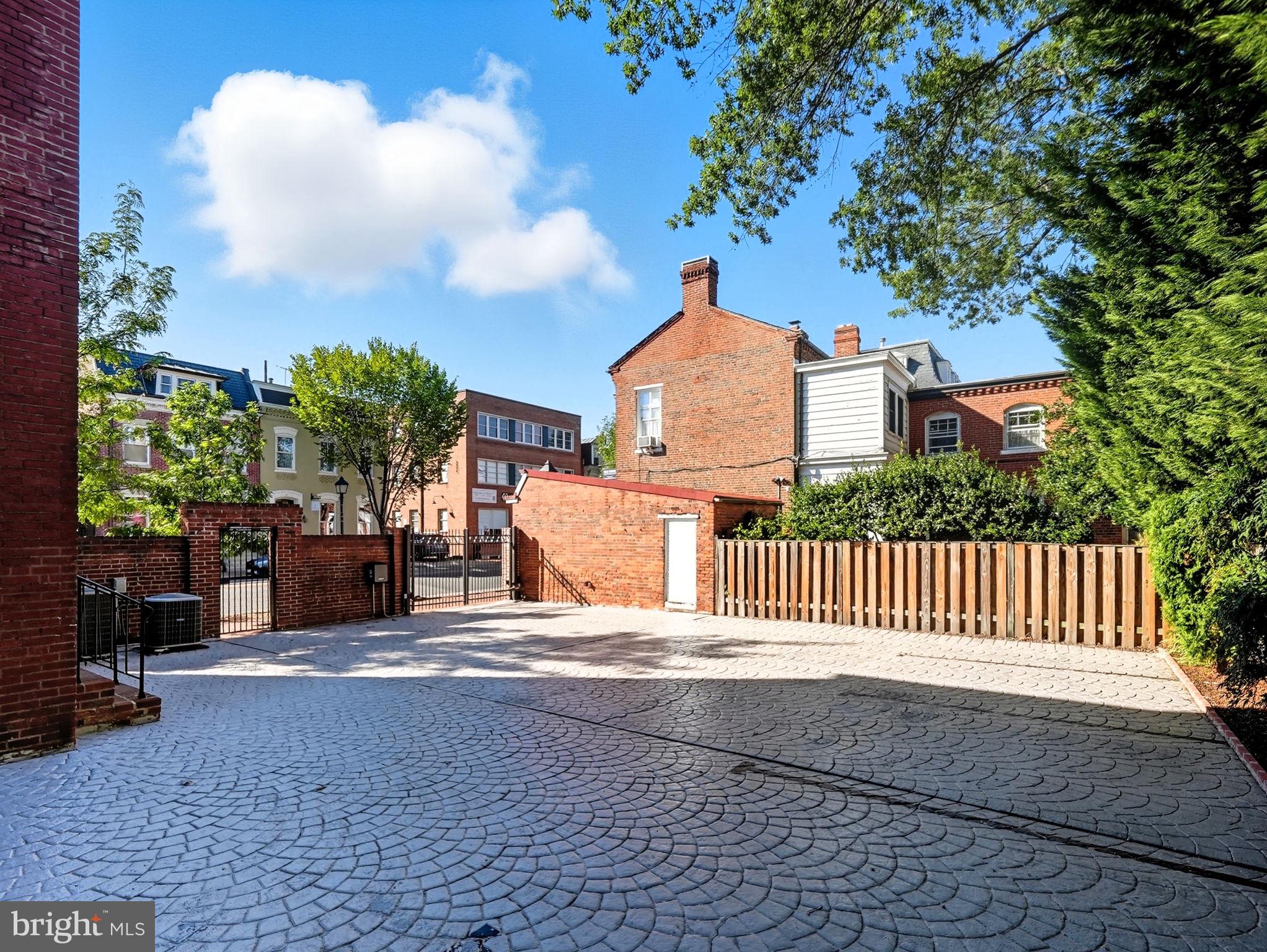 HISTORIC OLD TOWN - Residential