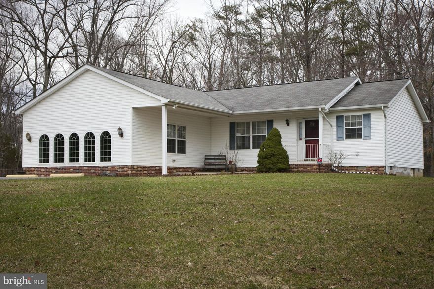 Luxury 3BR 2FB rambler backing to wooded privacy. Large open kitchen w/sep dining room and glass slider out to large deck perfect for entertaining or relaxing. Living room off of kitchen area and also huge family room featuring high ceilings and arched windows. Master suite w/ his/her closets. Sep laundry room. Carpet and HVAC recently replaced. Close to marinas and boat ramps. Amish shed conveys.
