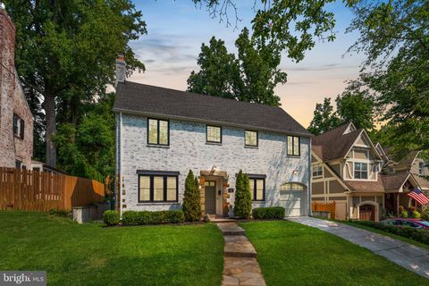 Photo of 3513 Leland Street, Chevy Chase, MD 20815 (MLS # MDMC2137740)