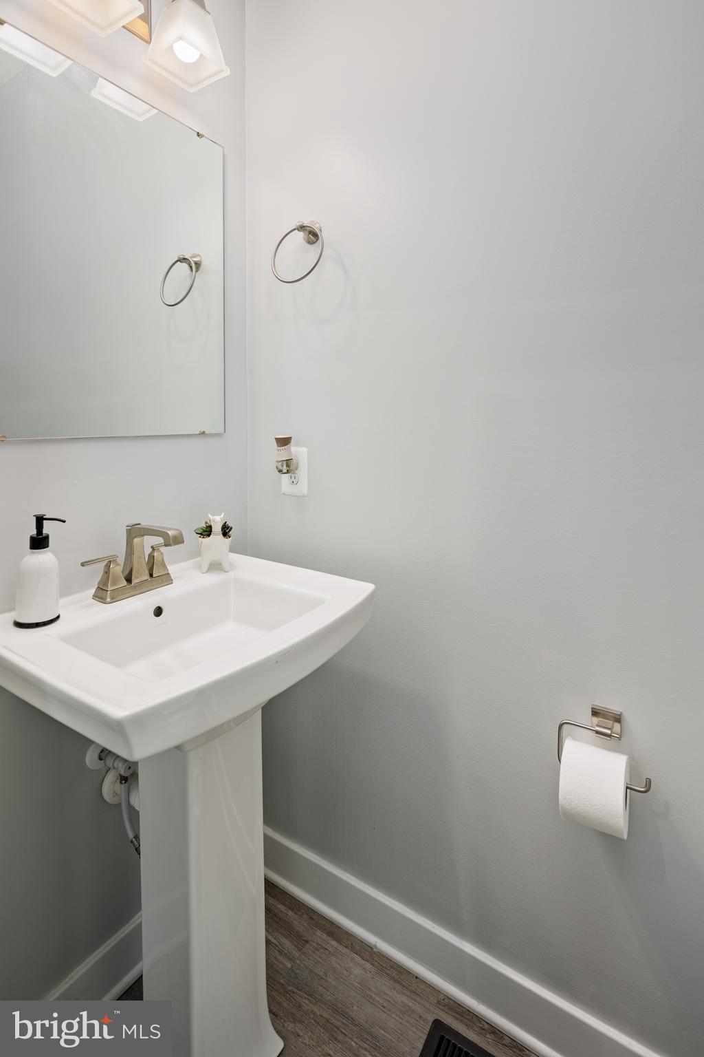 TANYARD SHORES - Residential Lease