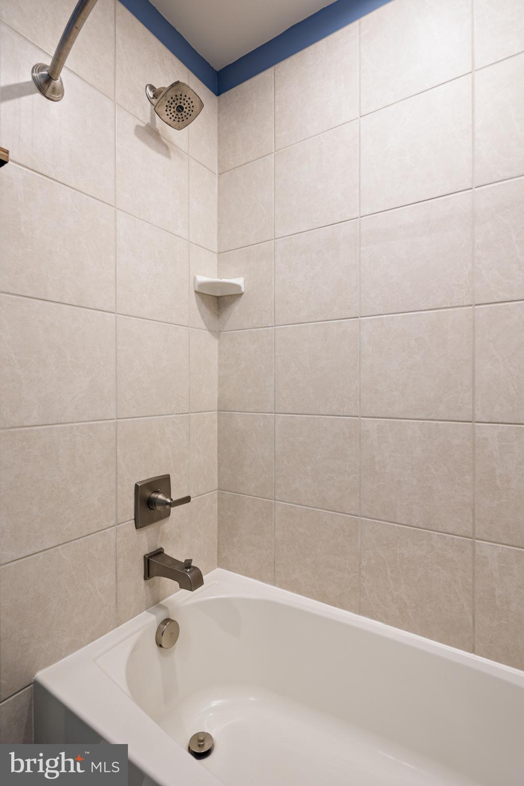 TANYARD SHORES - Residential Lease