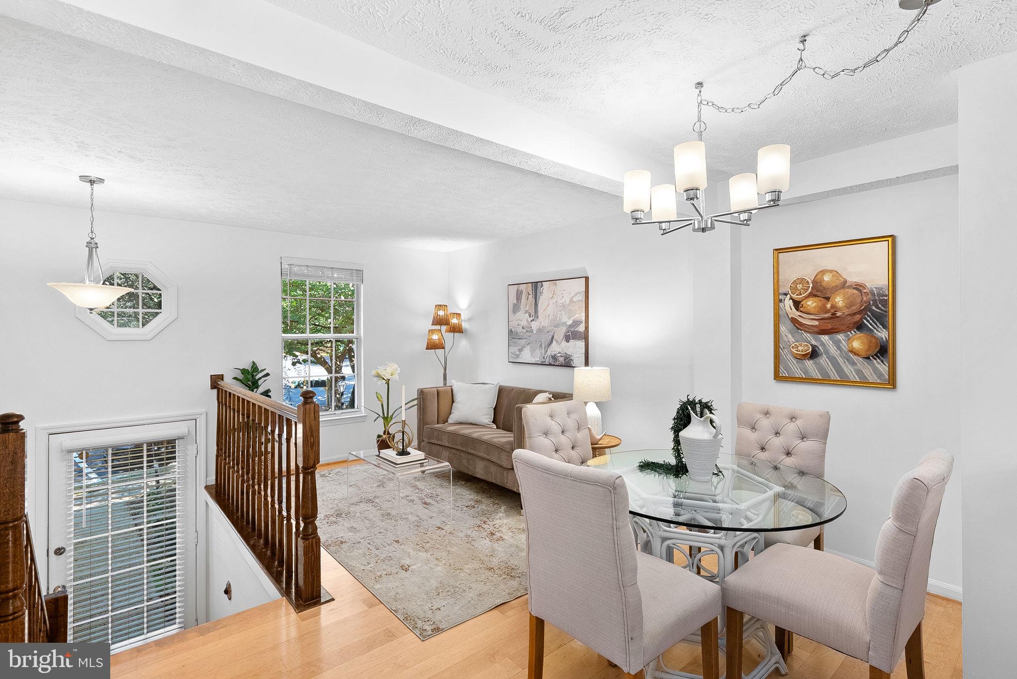 1594 WOODCREST DRIVE