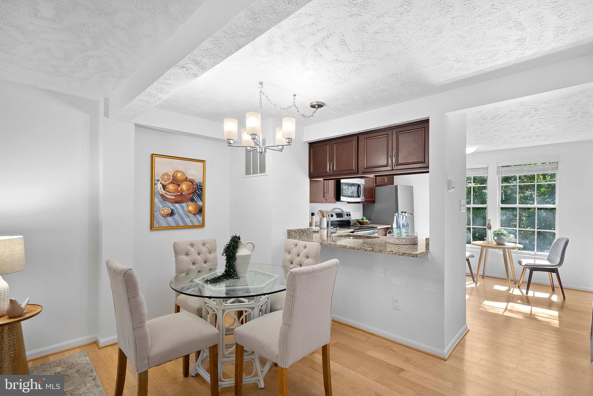 1594 WOODCREST DRIVE