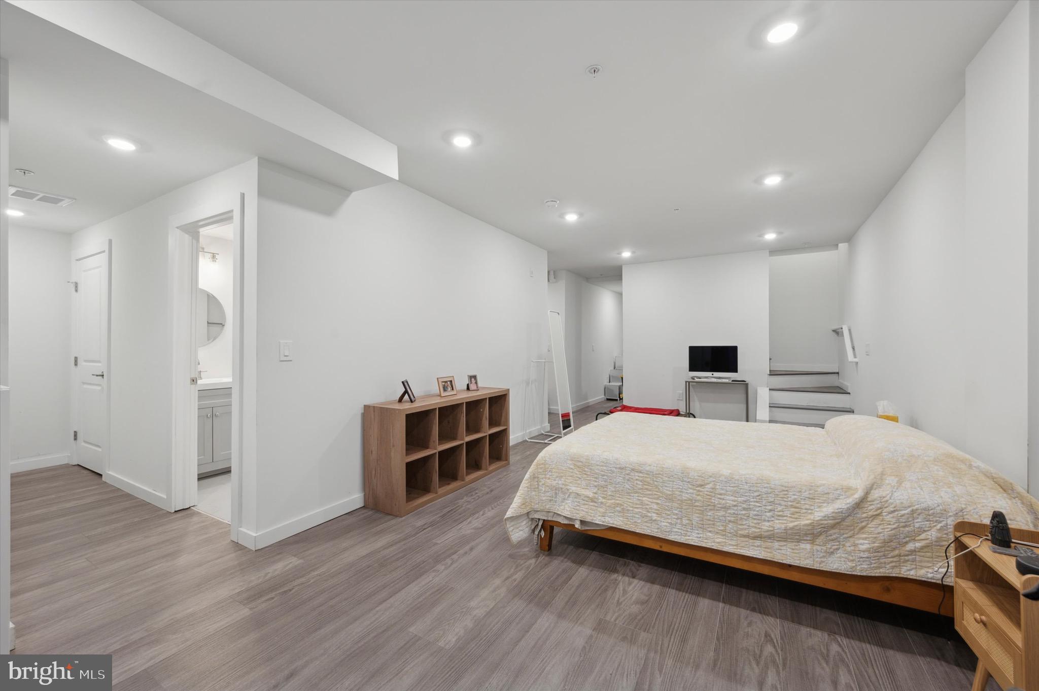 FAIRMOUNT - Residential Lease