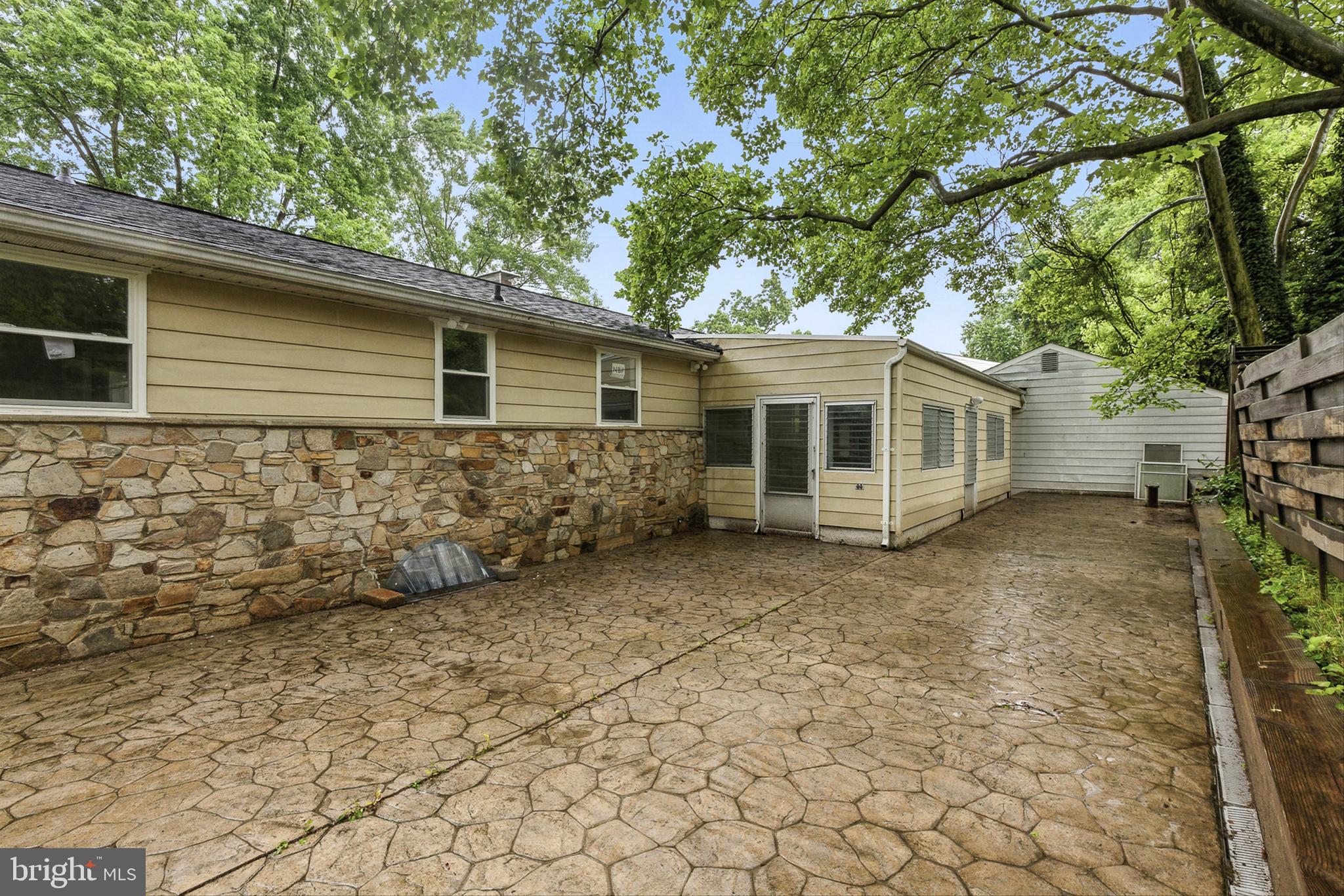 WINDSOR  MILL - Residential