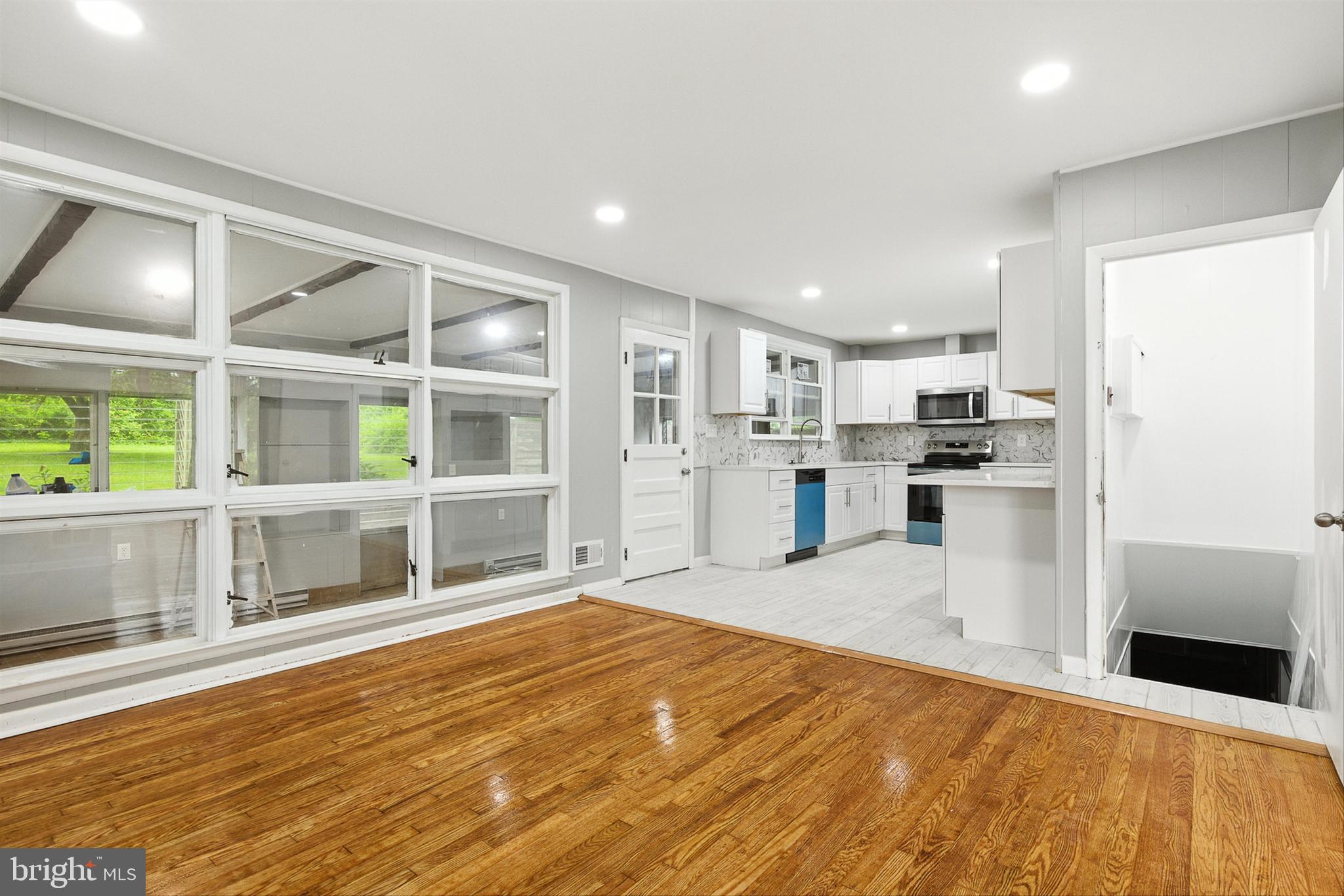 WINDSOR  MILL - Residential