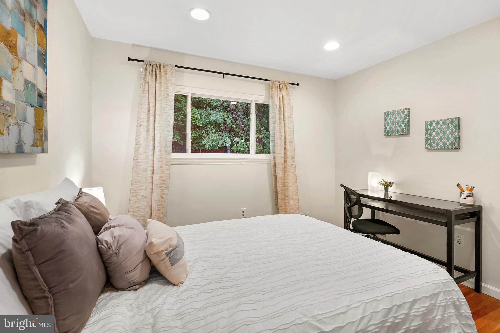 MANOR WOODS - Residential