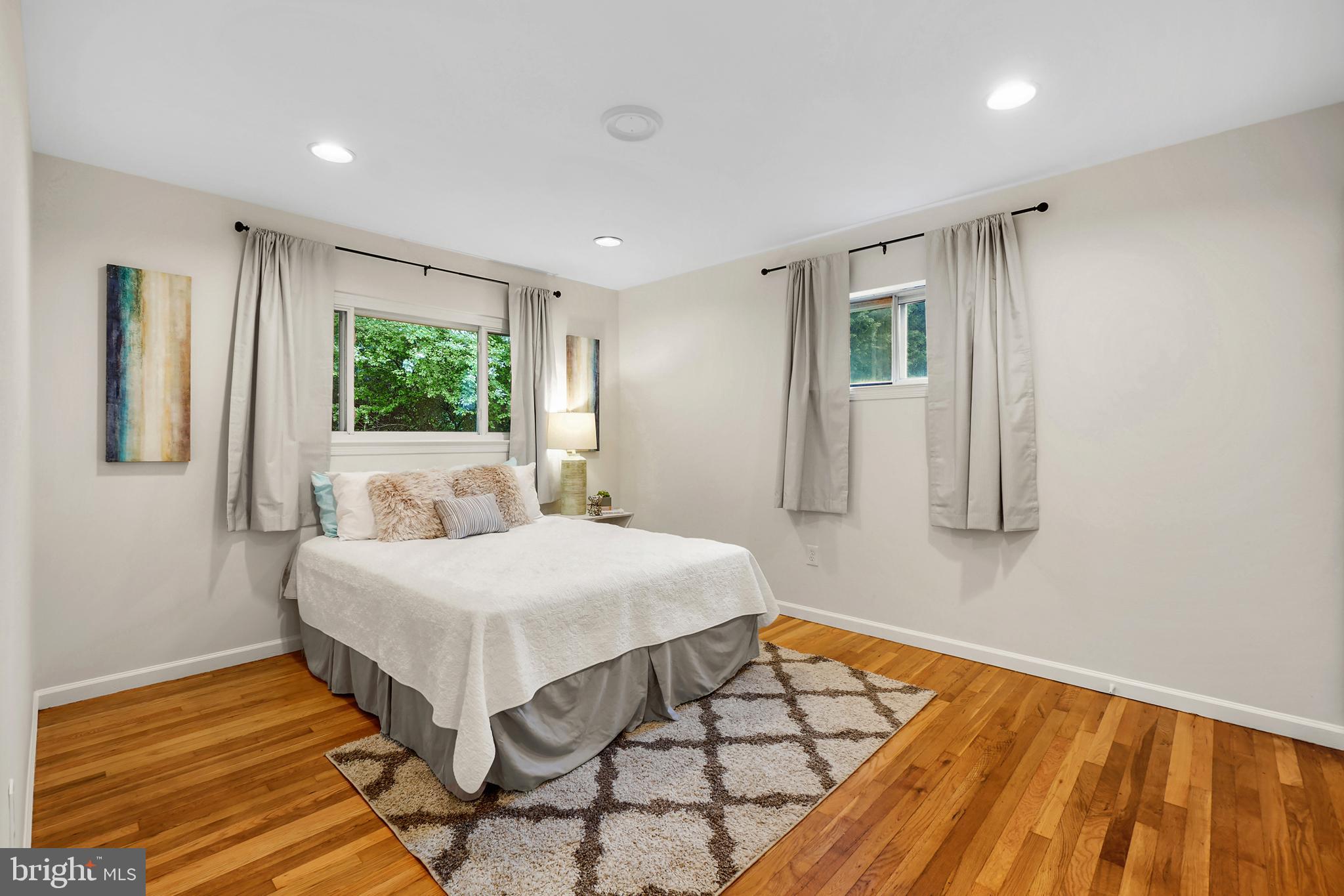 MANOR WOODS - Residential