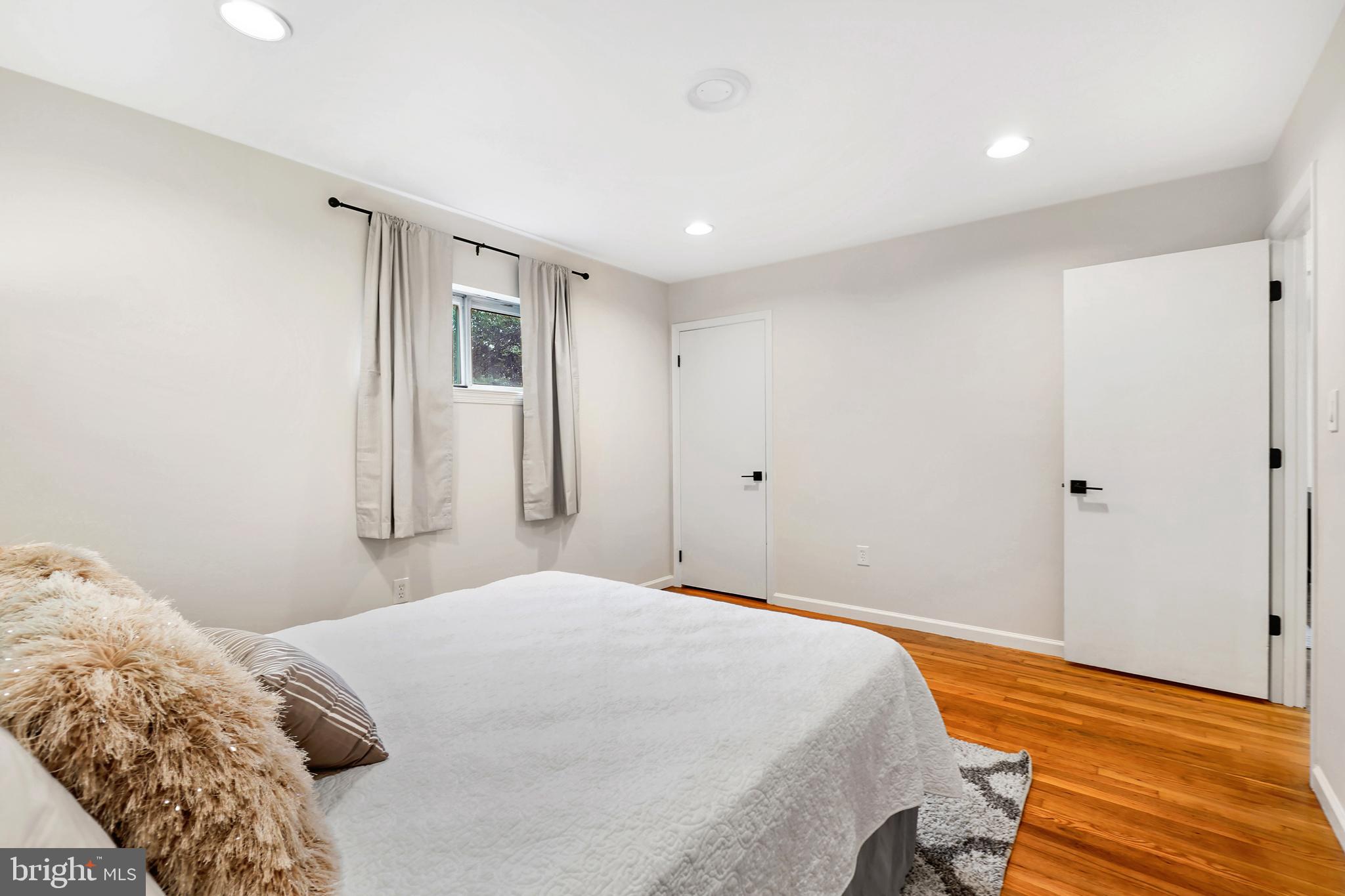 MANOR WOODS - Residential