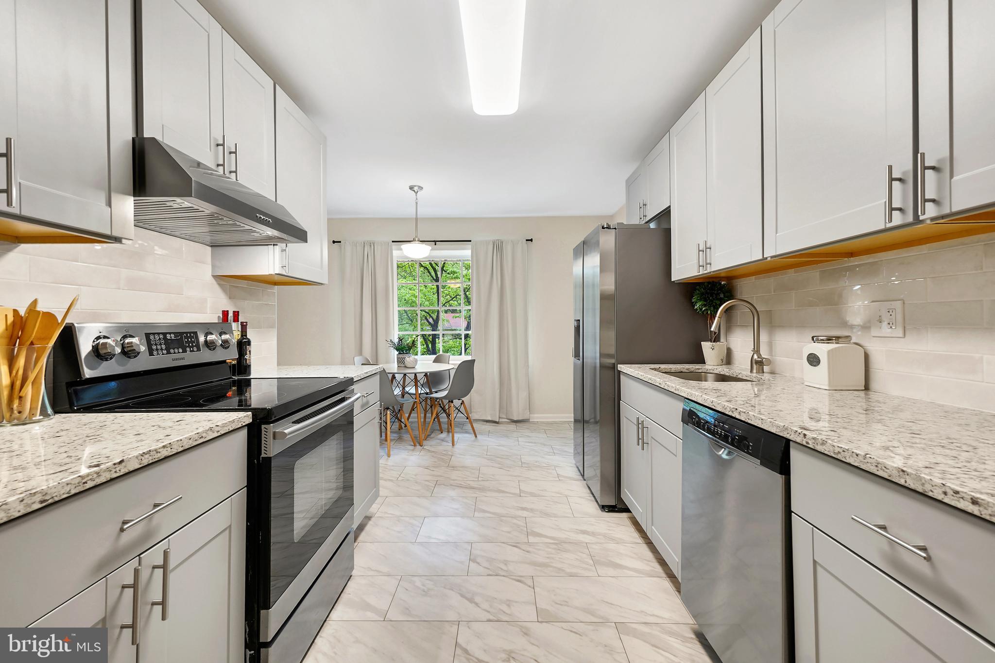 MANOR WOODS - Residential