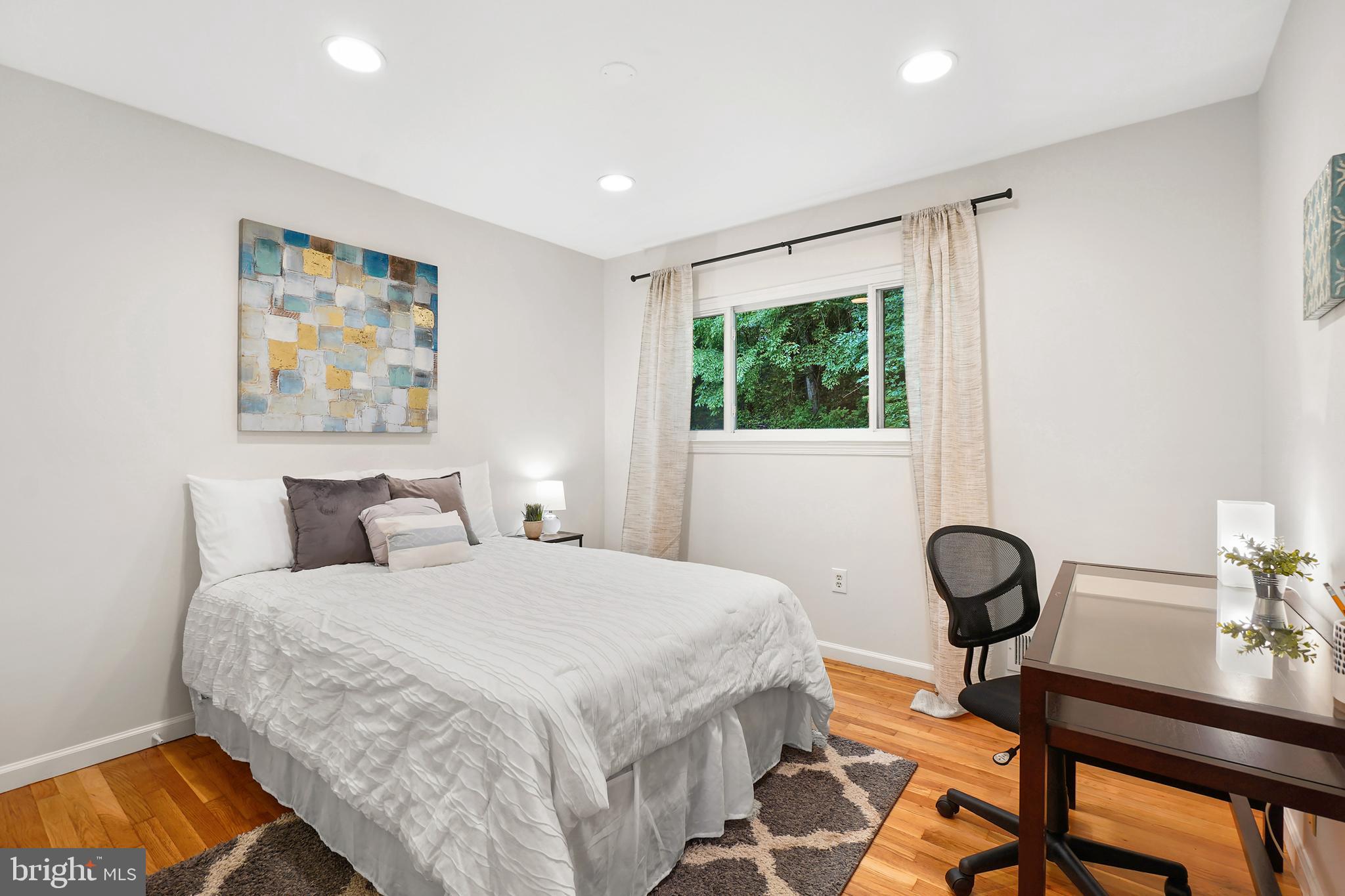 MANOR WOODS - Residential