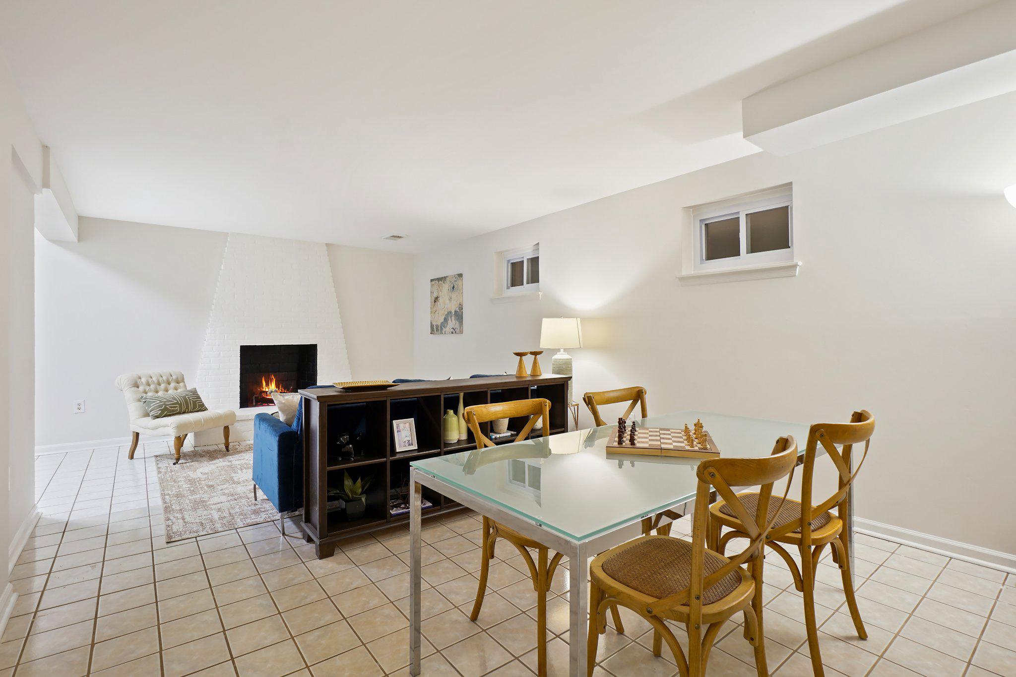 MANOR WOODS - Residential