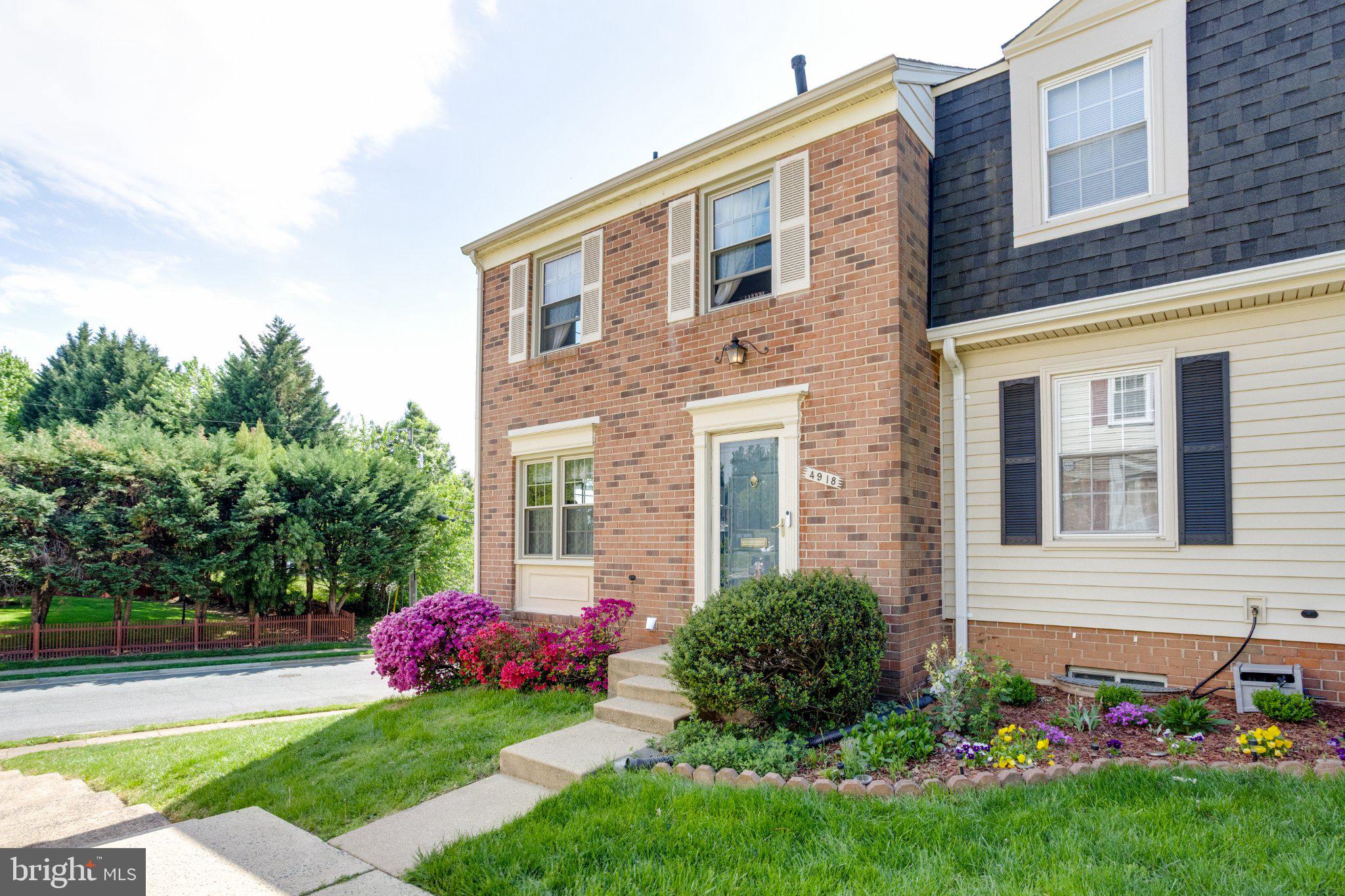 4918 VAN WALBEEK PLACE