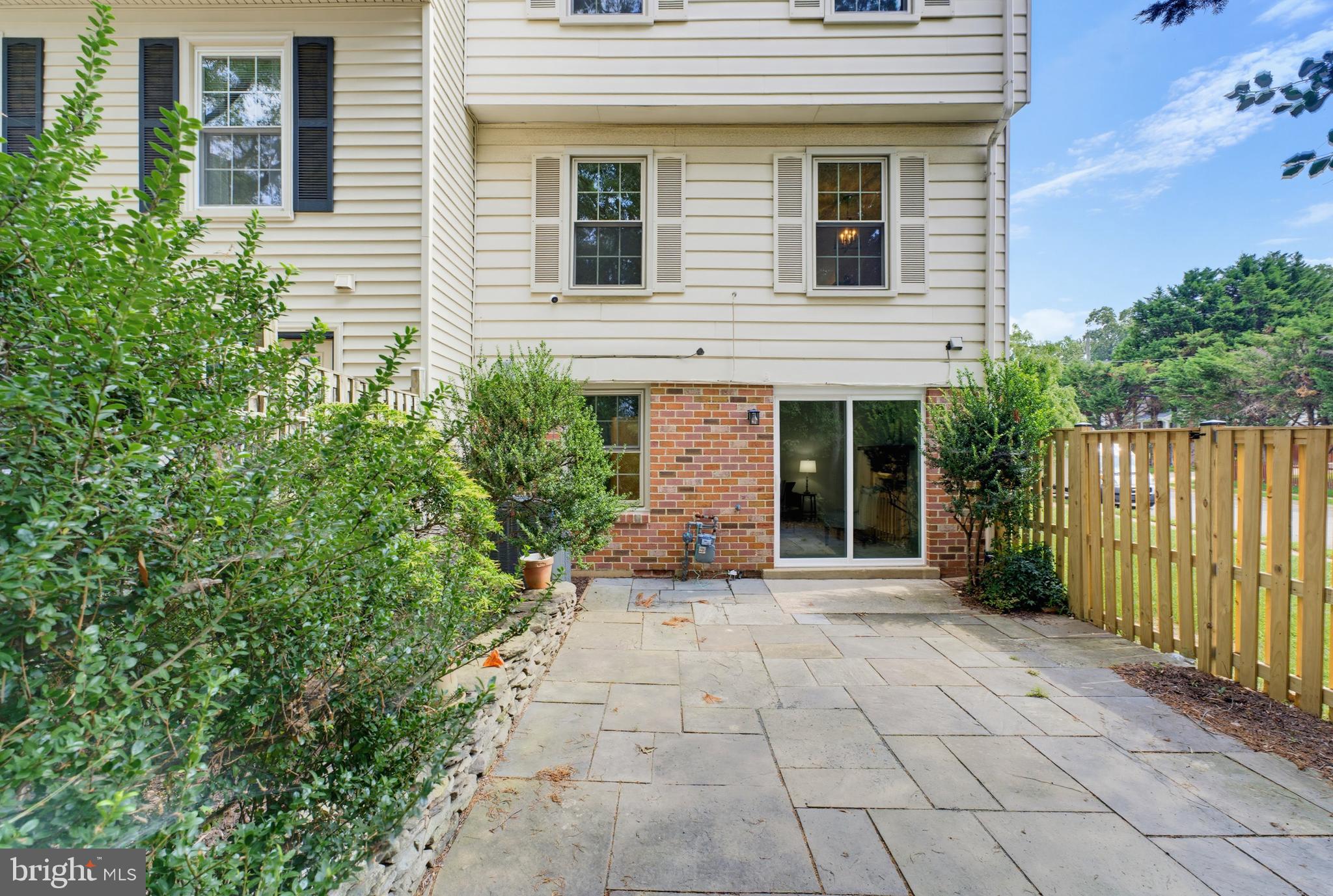 4918 VAN WALBEEK PLACE