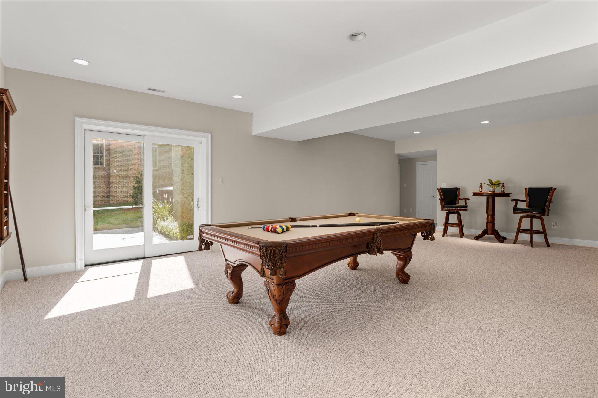 POTOMAC OUTSIDE - Residential