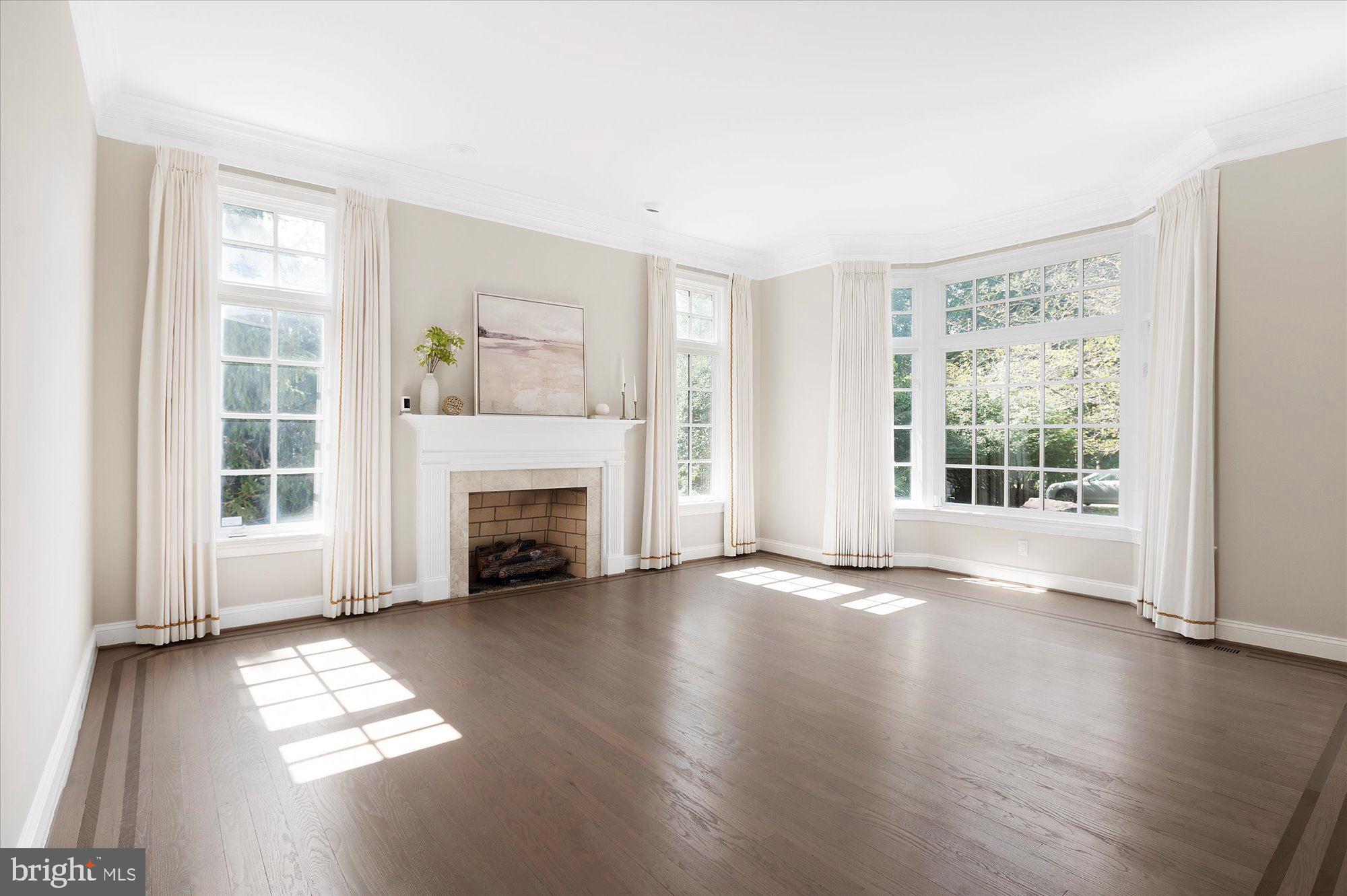 POTOMAC OUTSIDE - Residential