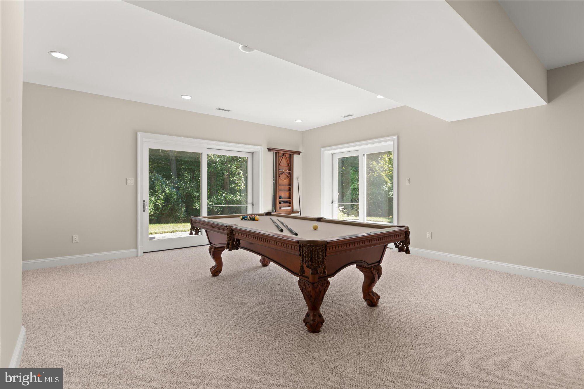 POTOMAC OUTSIDE - Residential