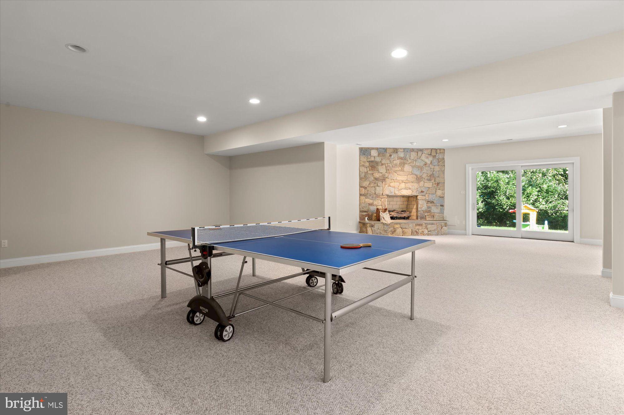 POTOMAC OUTSIDE - Residential