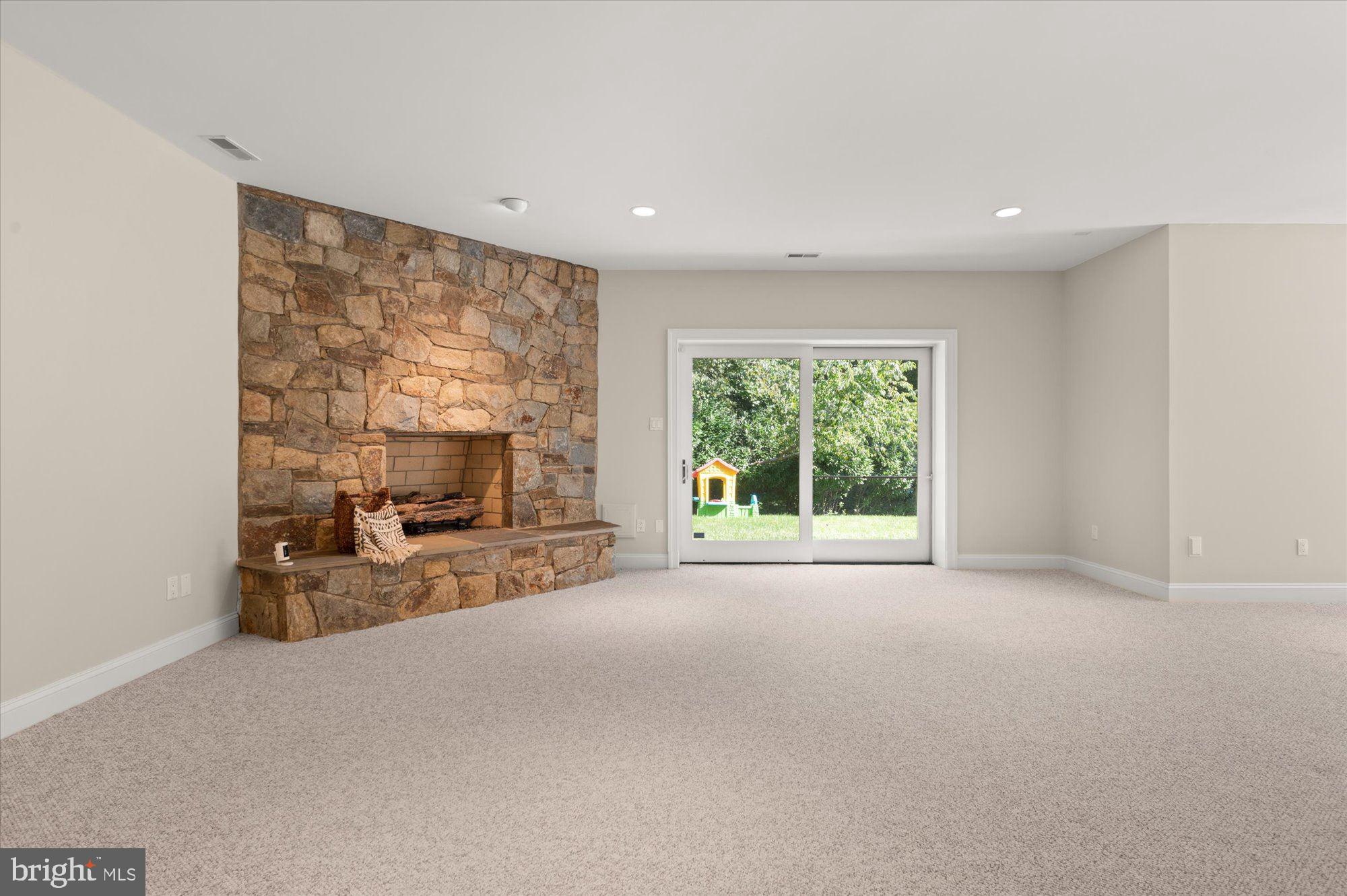 POTOMAC OUTSIDE - Residential