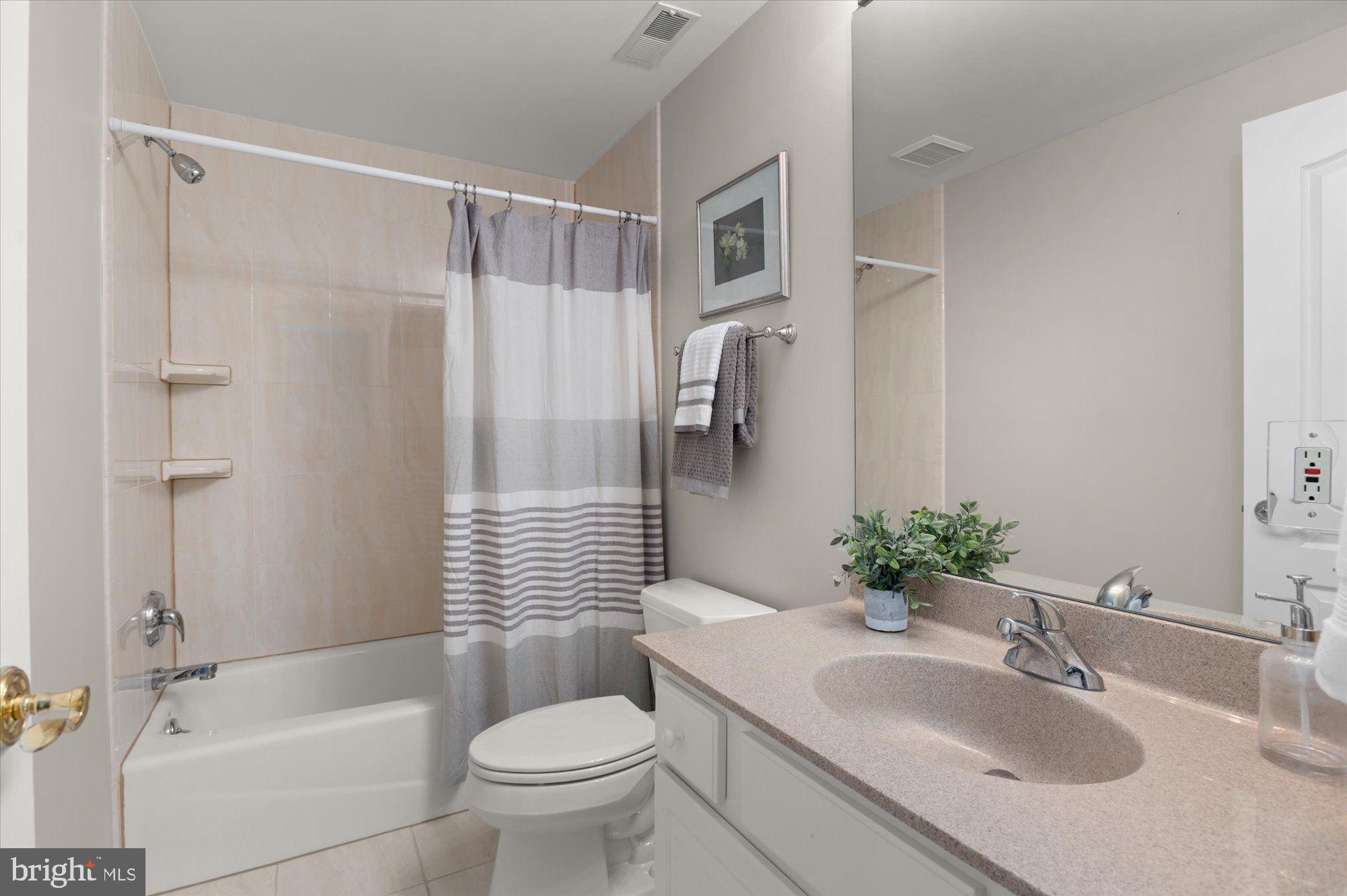 POTOMAC OUTSIDE - Residential