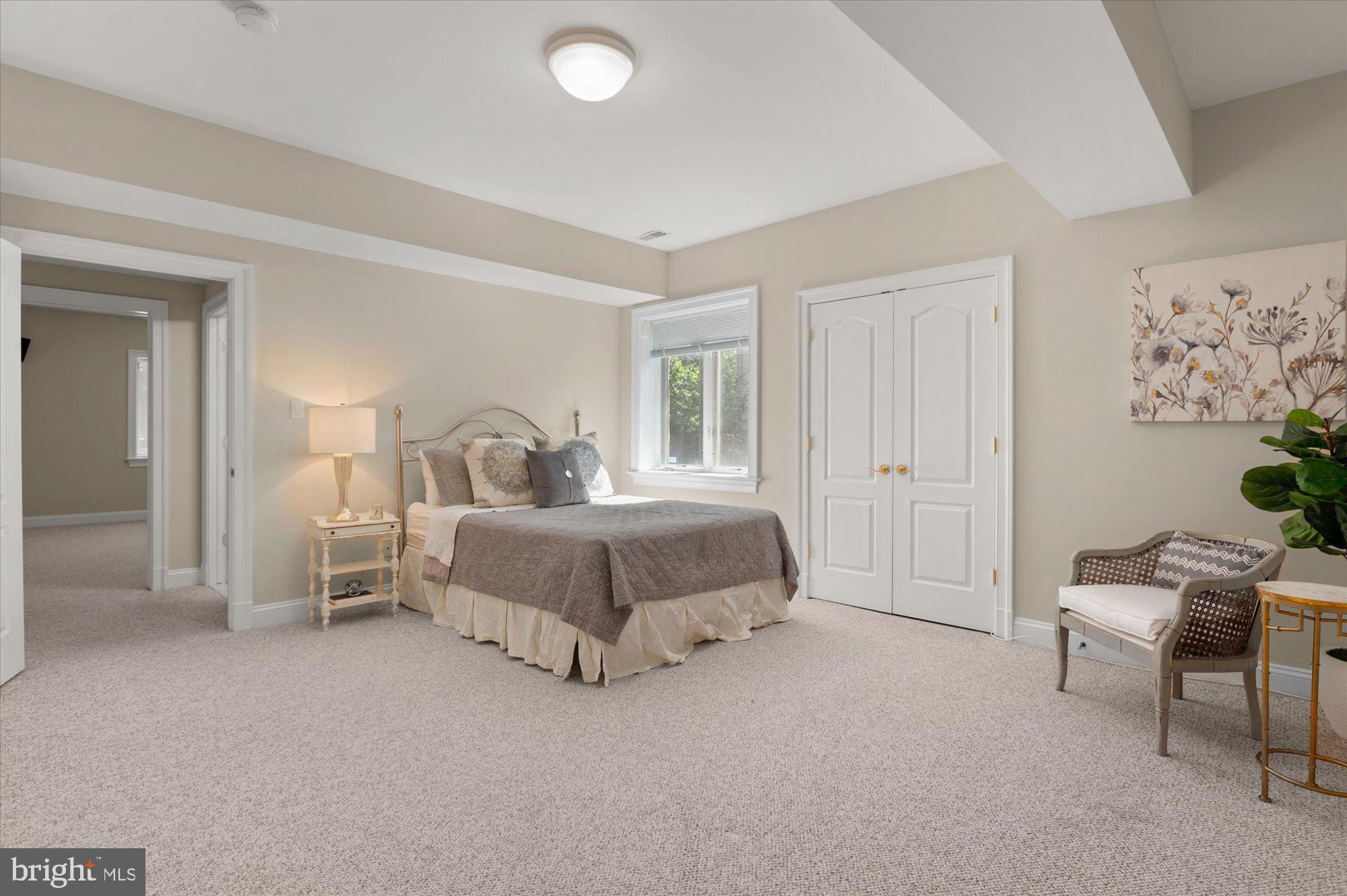 POTOMAC OUTSIDE - Residential