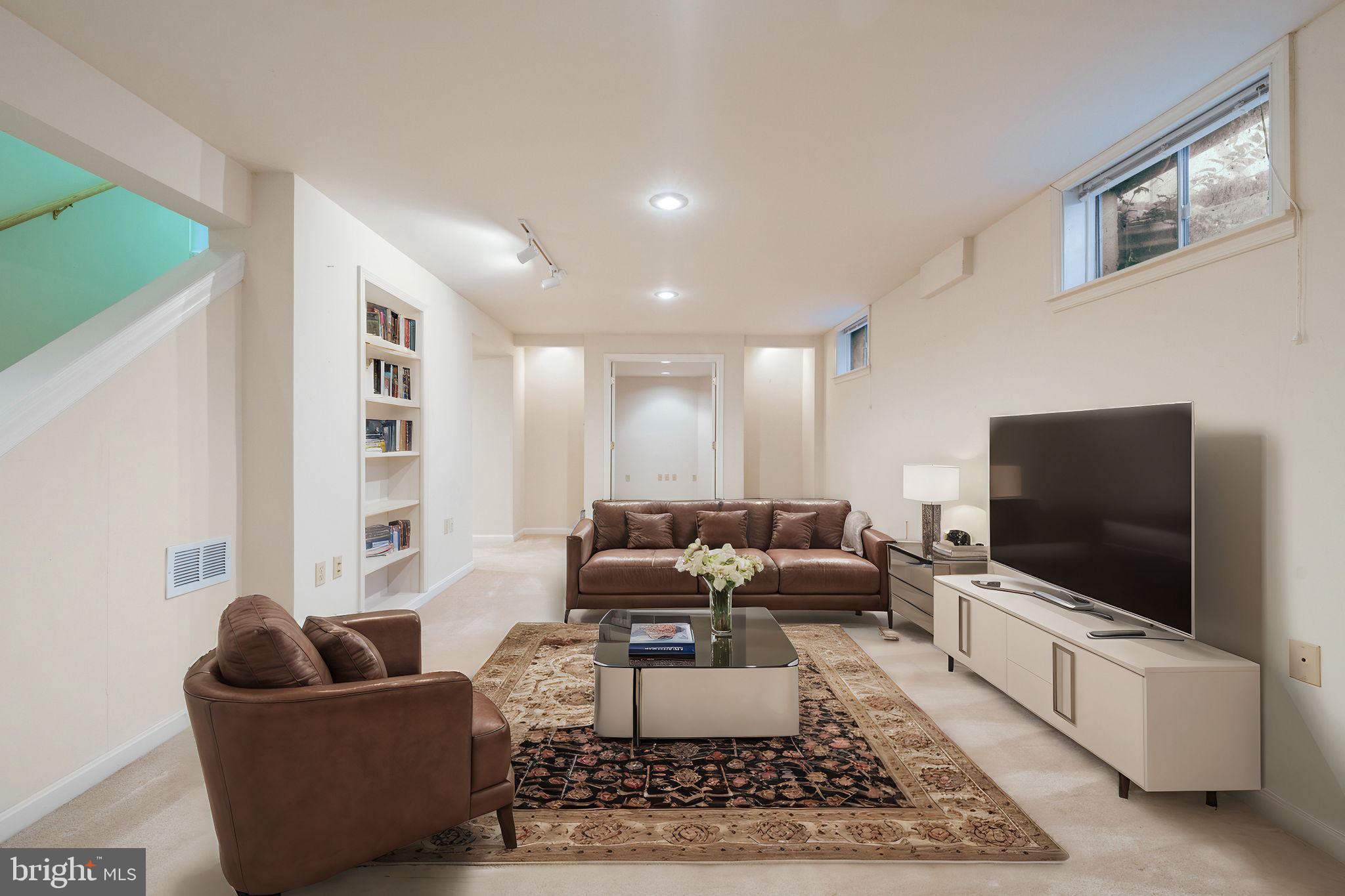 CHESTNUT FARM - Residential