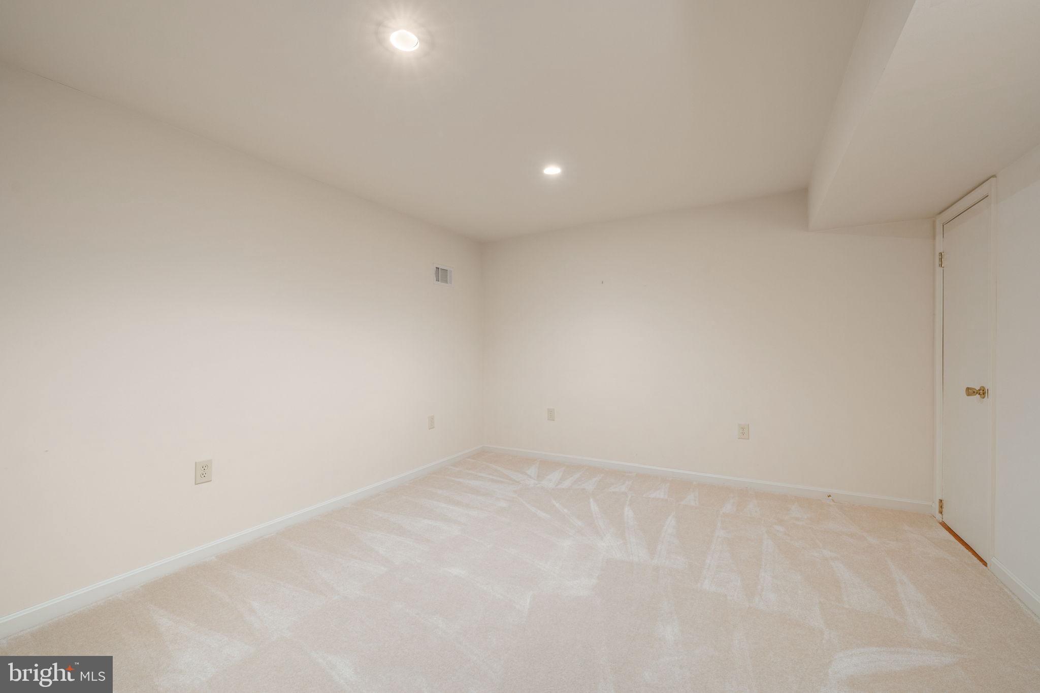 CHESTNUT FARM - Residential