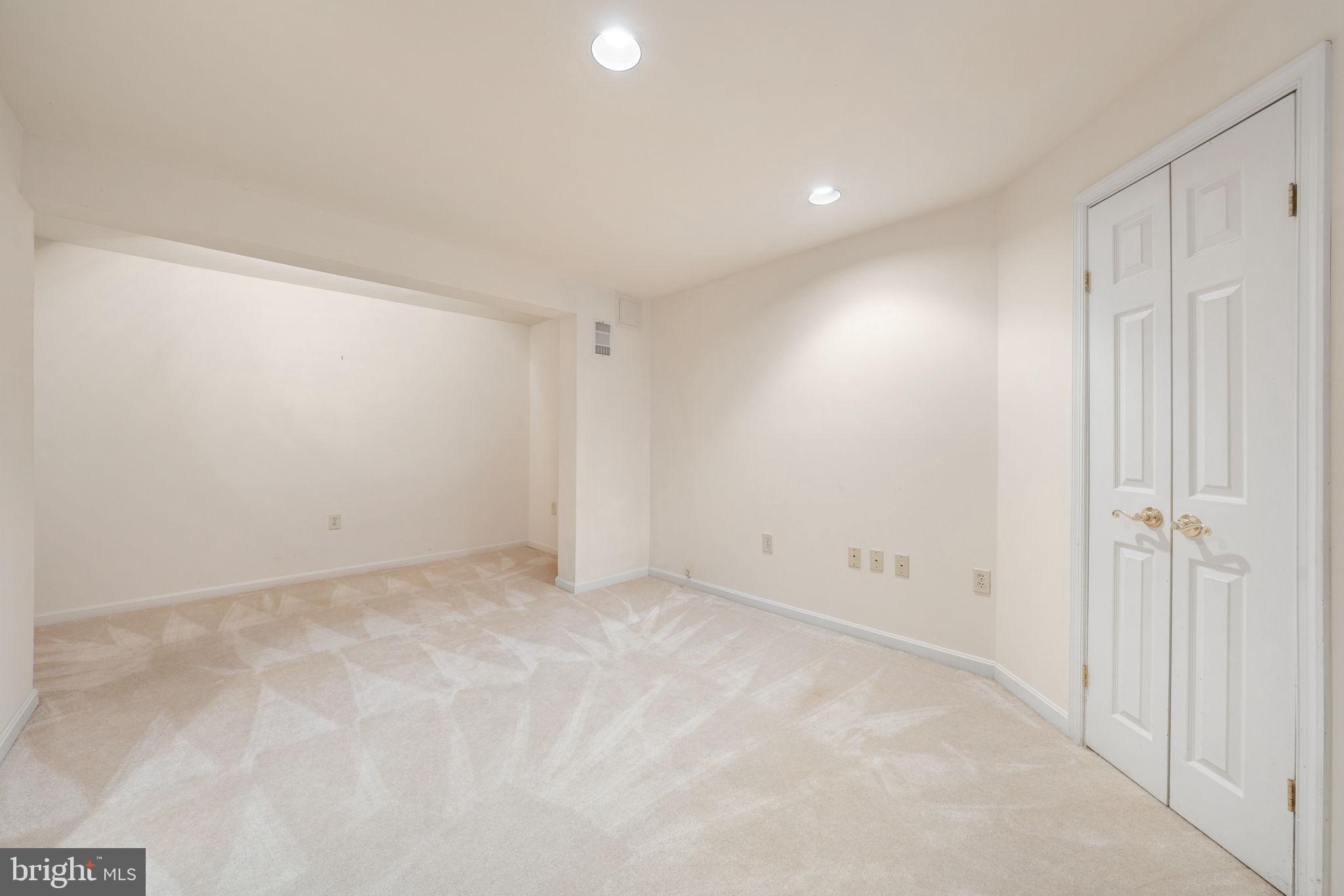 CHESTNUT FARM - Residential