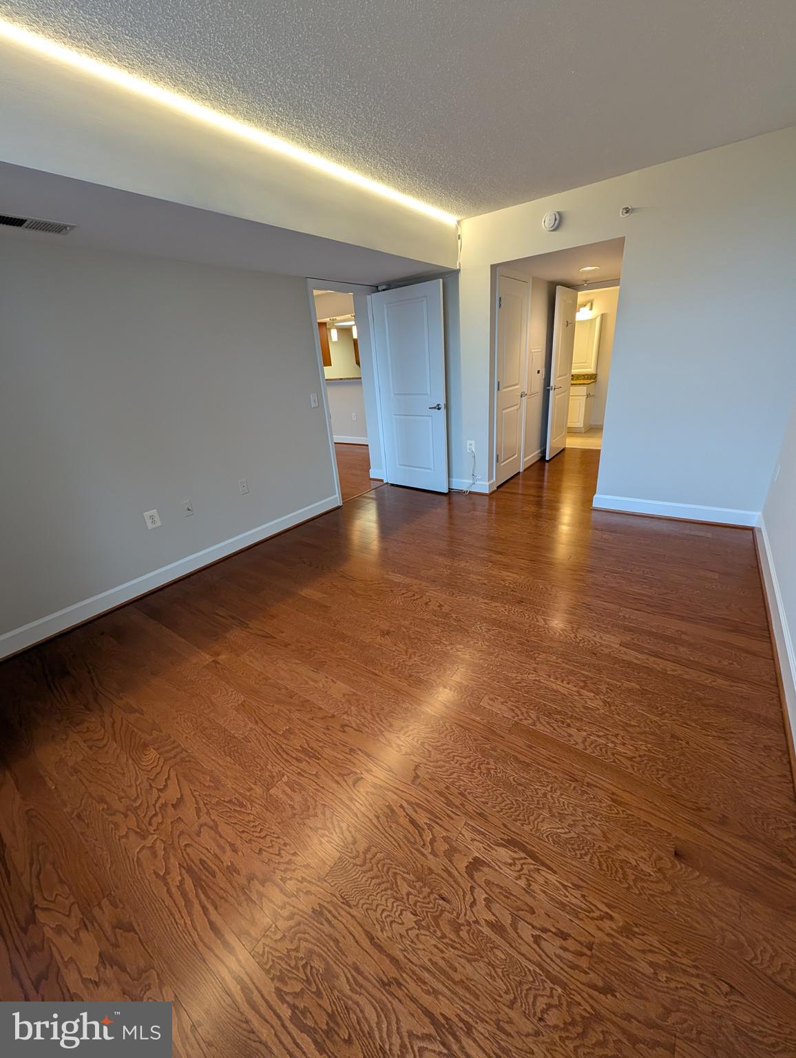 CARLTON HOUSE - Residential Lease