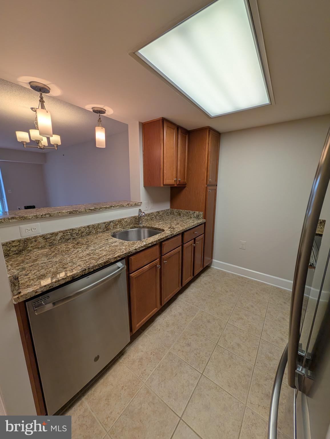 CARLTON HOUSE - Residential Lease