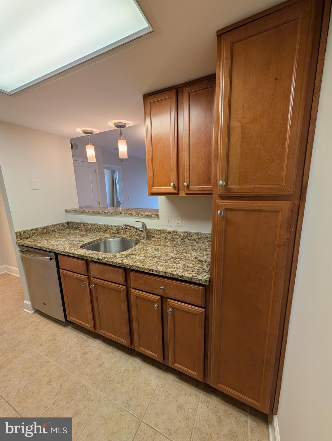 CARLTON HOUSE - Residential Lease