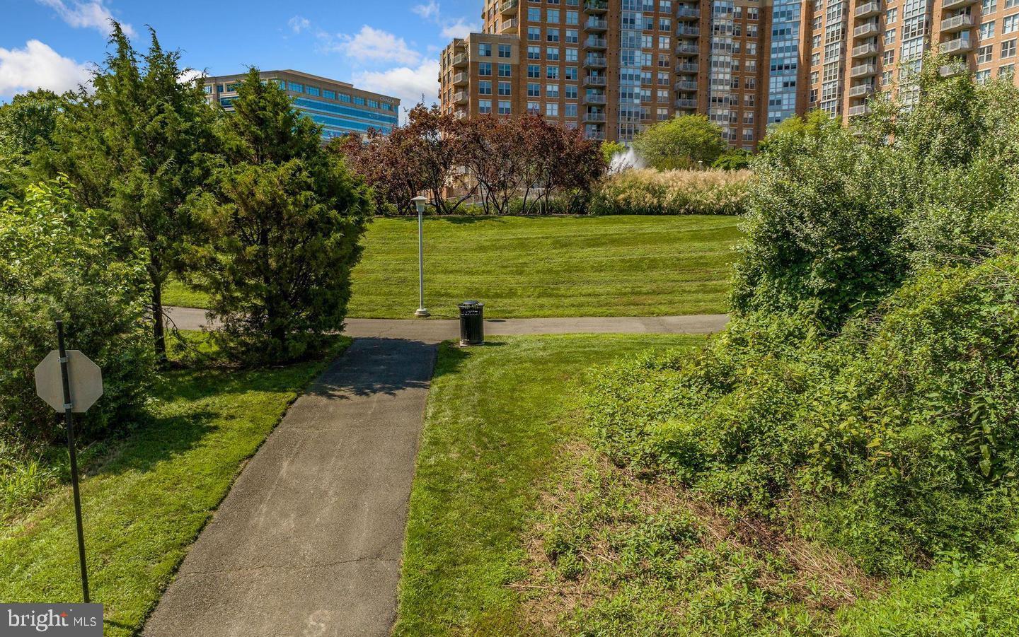 CARLTON HOUSE - Residential Lease