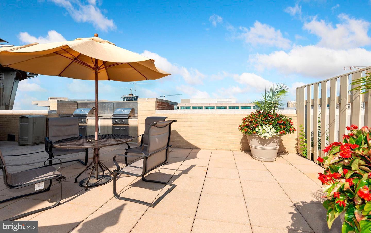 CARLTON HOUSE - Residential Lease