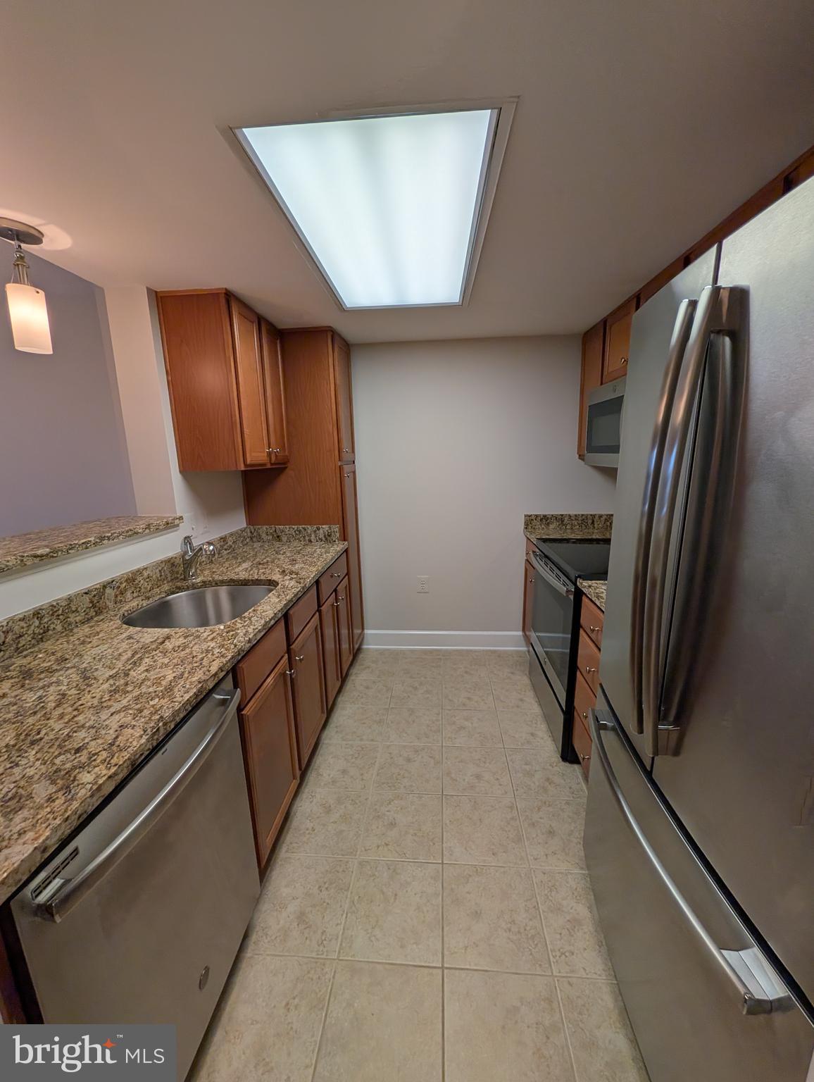 CARLTON HOUSE - Residential Lease