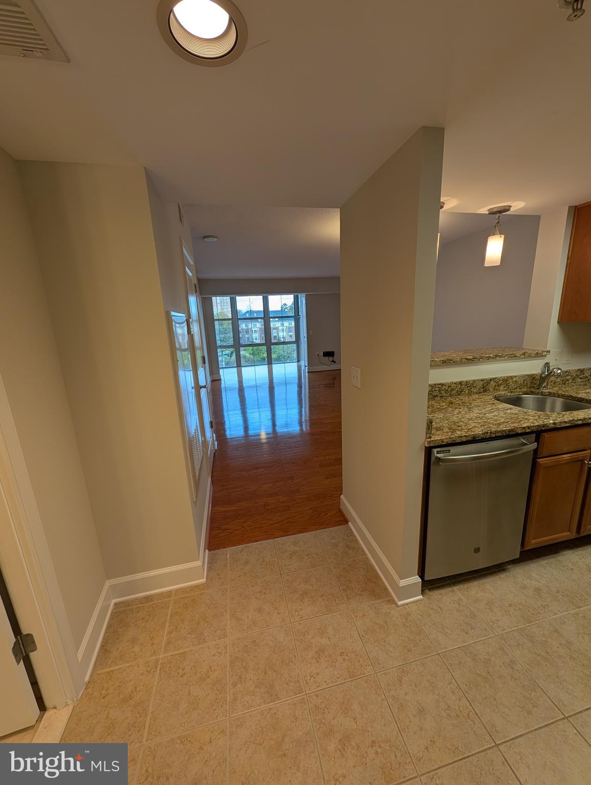 CARLTON HOUSE - Residential Lease