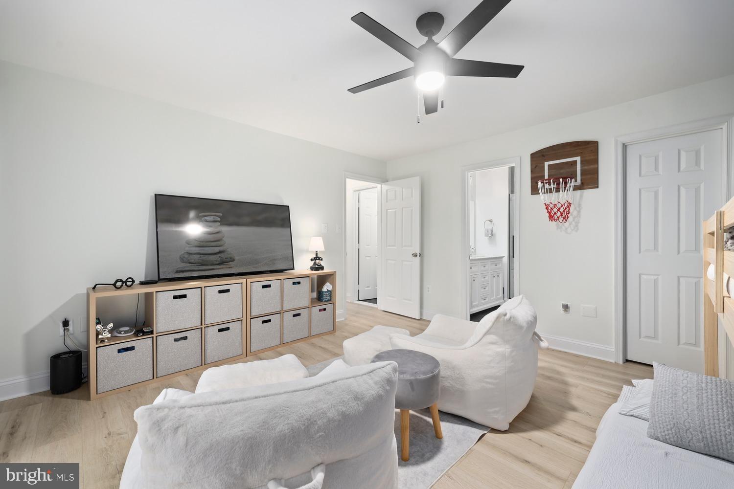 LIFESTYLE AT SULLY STATION - Residential